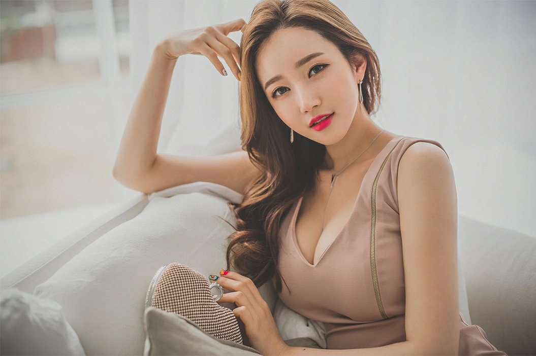 韩国美女模特李妍静 粉色连衣裙与黑白条纹短袖加长裙性感写真集,1 (9)