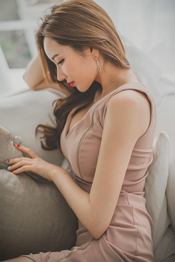 韩国美女模特李妍静 粉色连衣裙与黑白条纹短袖加长裙性感写真集,1 (10)