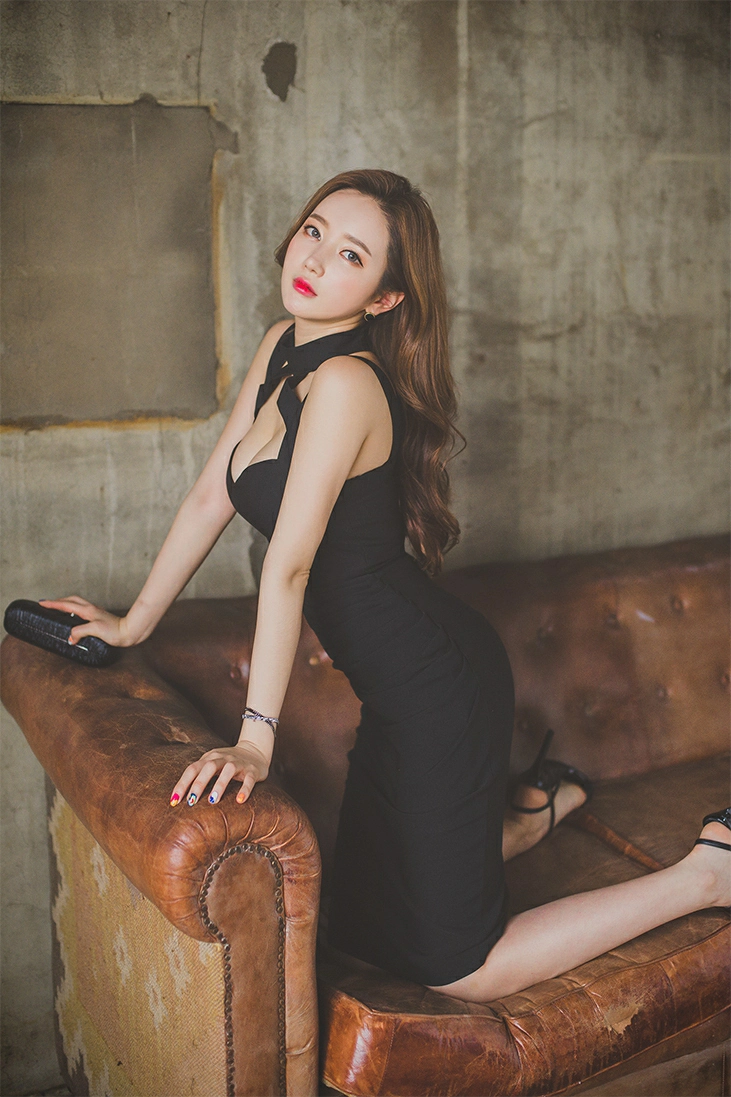 韩国美女模特李妍静 粉色连衣裙与黑白条纹短袖加长裙性感写真集,2 (17)