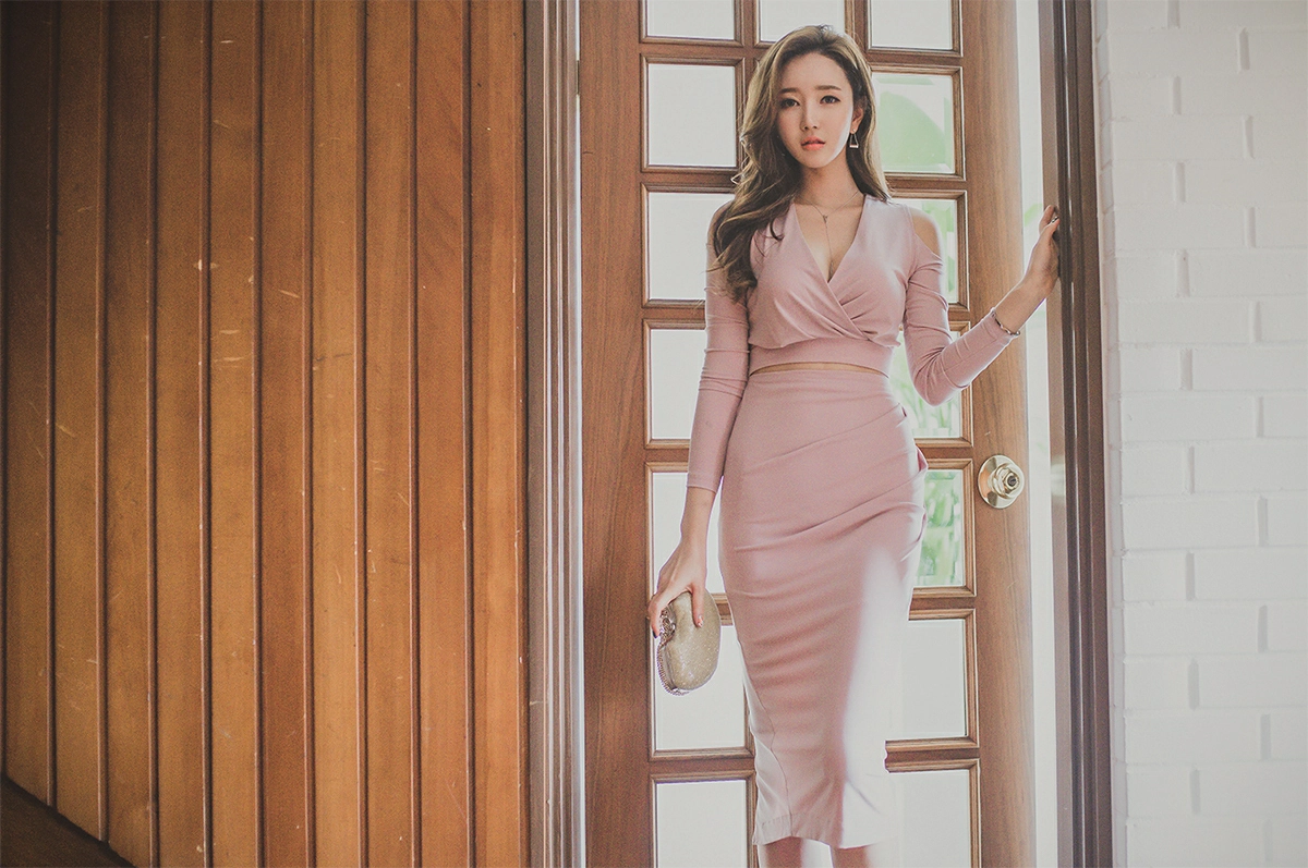 韩国美女模特李妍静 粉色连衣裙与黑白条纹短袖加长裙性感写真集,3 (1)