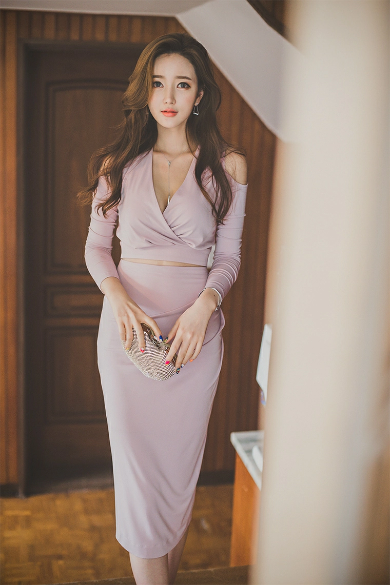 韩国美女模特李妍静 粉色连衣裙与黑白条纹短袖加长裙性感写真集,3 (4)