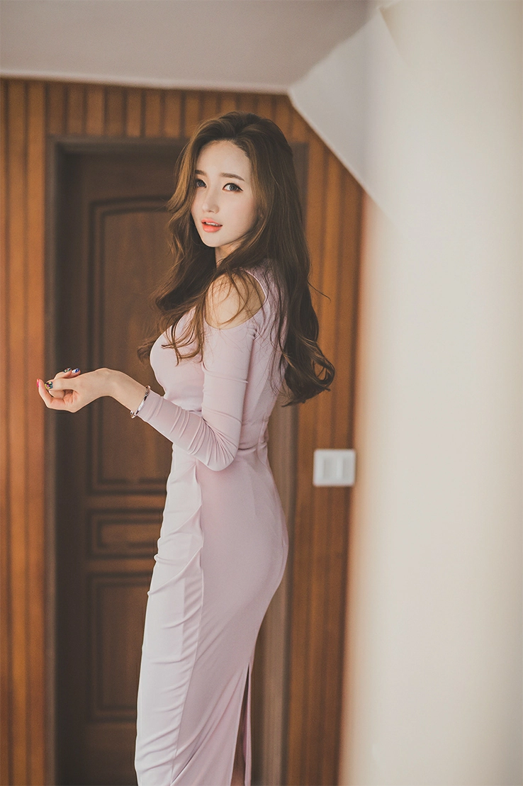 韩国美女模特李妍静 粉色连衣裙与黑白条纹短袖加长裙性感写真集,3 (3)