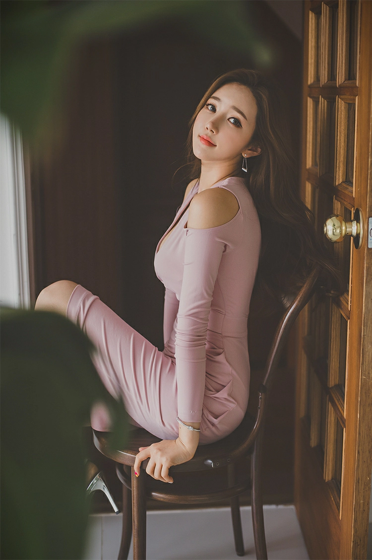 韩国美女模特李妍静 粉色连衣裙与黑白条纹短袖加长裙性感写真集,3 (9)