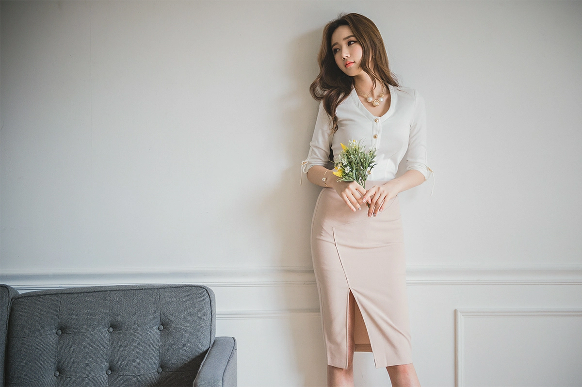 韩国美女模特李妍静 黑色透视衬衫加灰色长裙与白色连衣裙写真,1 (18)