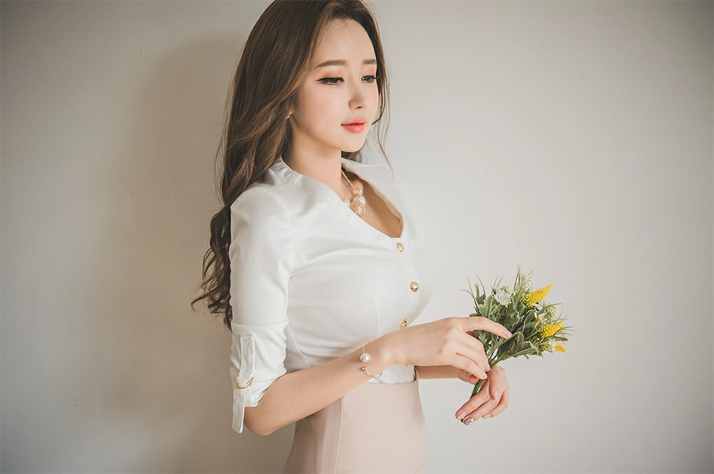 韩国美女模特李妍静 黑色透视衬衫加灰色长裙与白色连衣裙写真,1 (19)