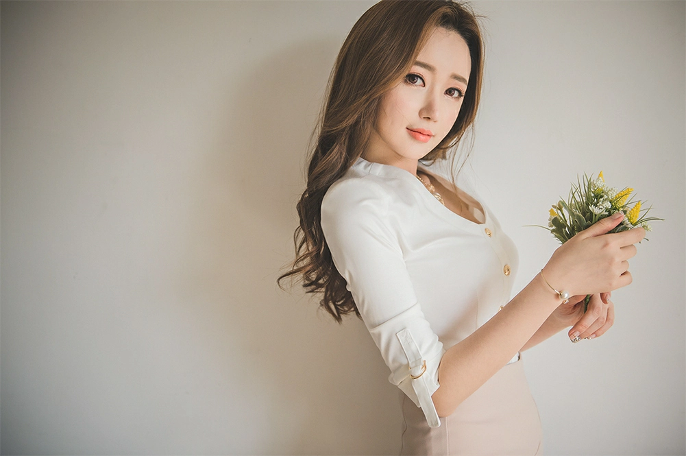 韩国美女模特李妍静 黑色透视衬衫加灰色长裙与白色连衣裙写真,1 (20)