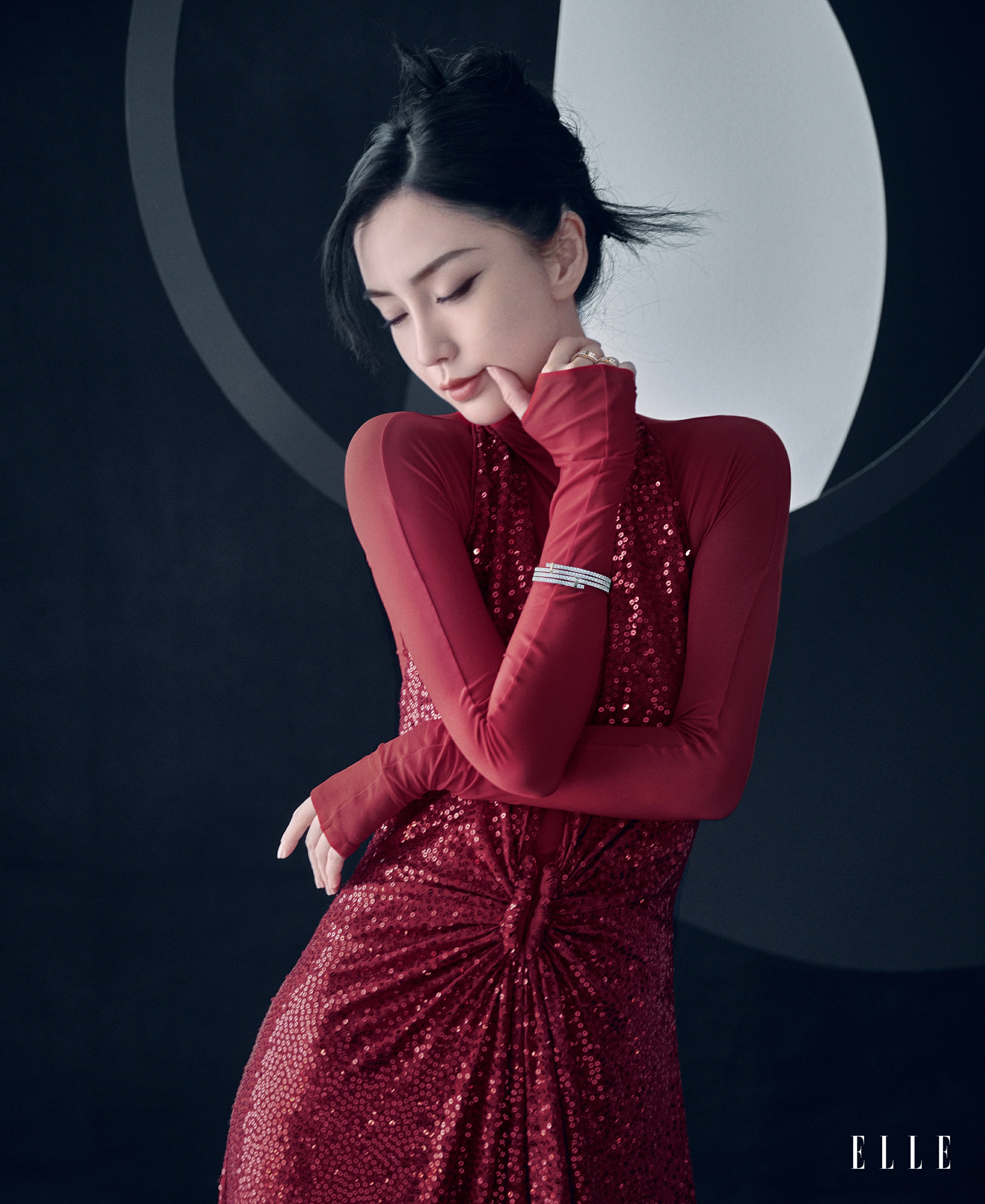 杨颖美杜莎造型大片释出 着多种风格长裙尽显沉静优雅,1 (12)