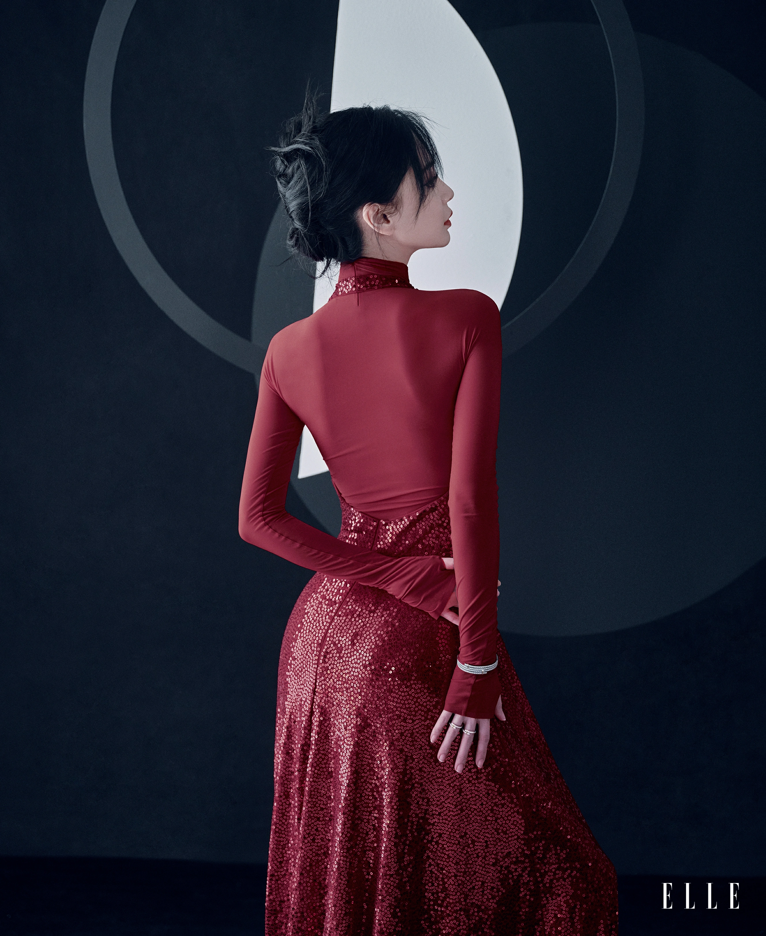 杨颖美杜莎造型大片释出 着多种风格长裙尽显沉静优雅,1 (10)