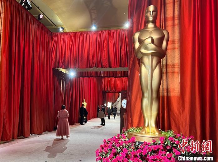 当地时间3月12日晚，第95届奥斯卡奖颁奖典礼在美国好莱坞杜比剧院举行。 中新社记者 张朔 摄