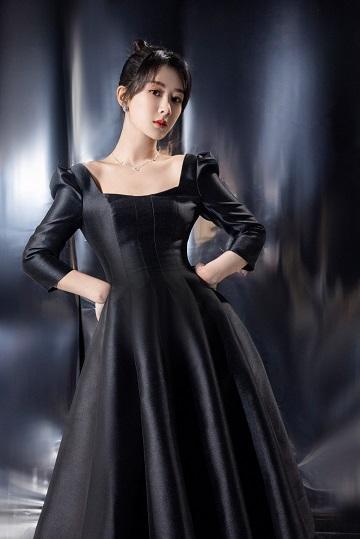 杨紫微博之夜内场造 黑色连身礼服裙状态很不错