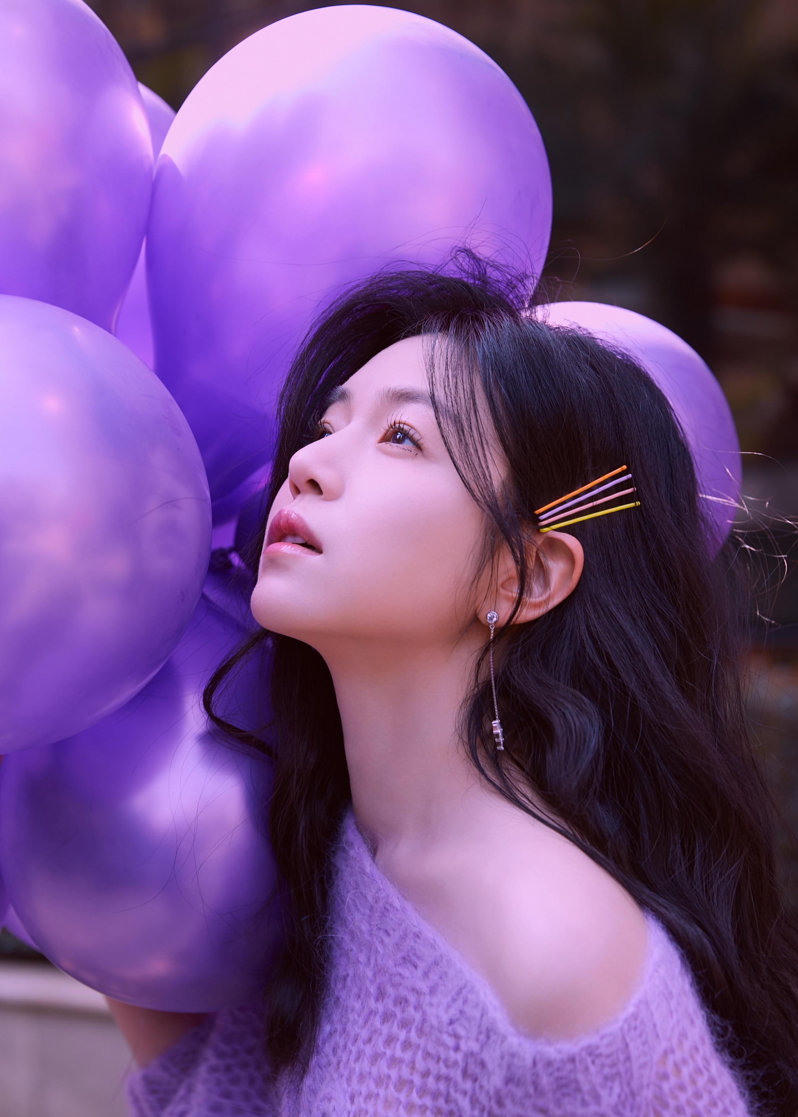 陈妍希《半熟恋人2》造型写真 穿紫色毛衣搭百褶裙笑容明媚,1 (11)