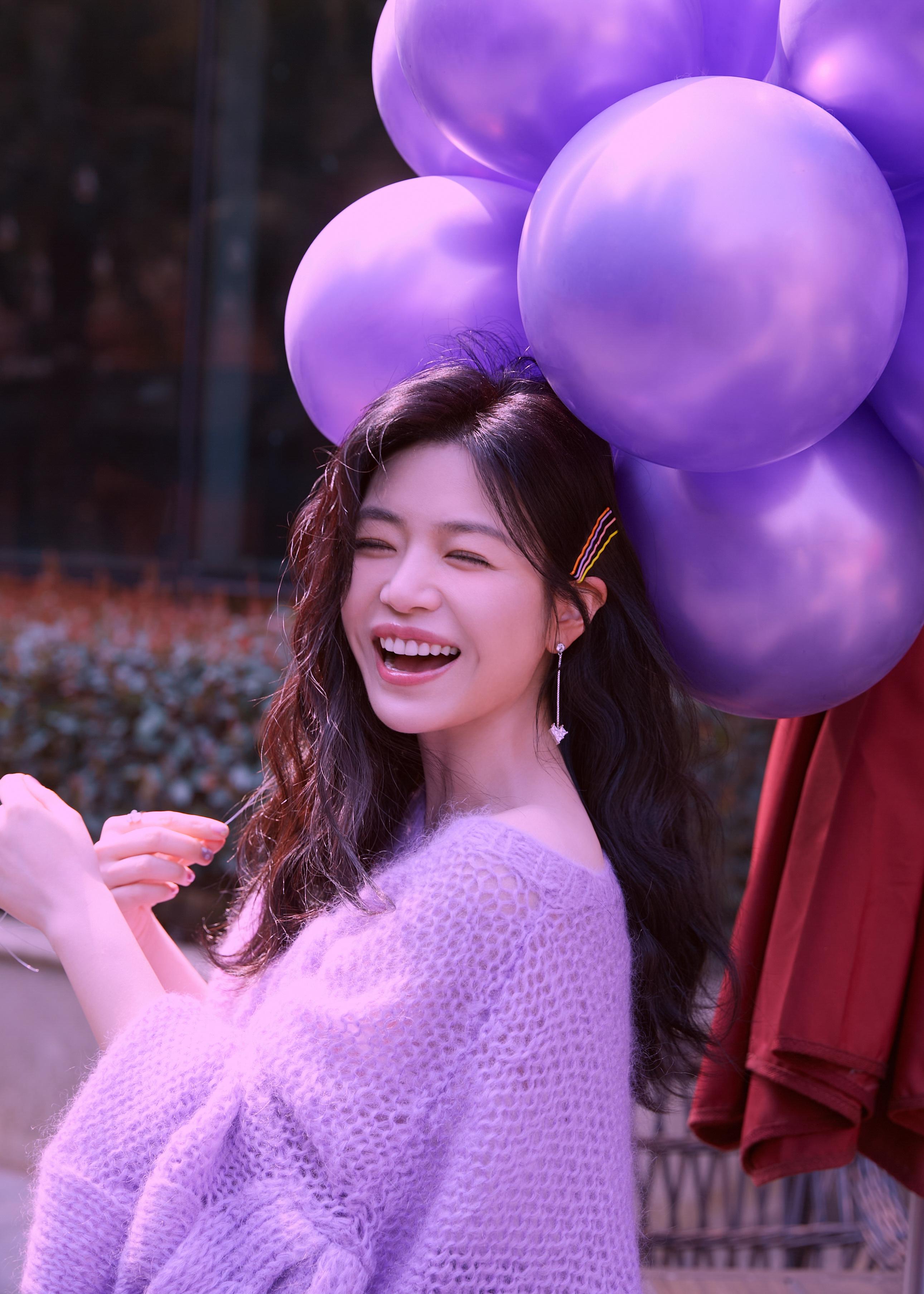 陈妍希《半熟恋人2》造型写真 穿紫色毛衣搭百褶裙笑容明媚,1 (10)