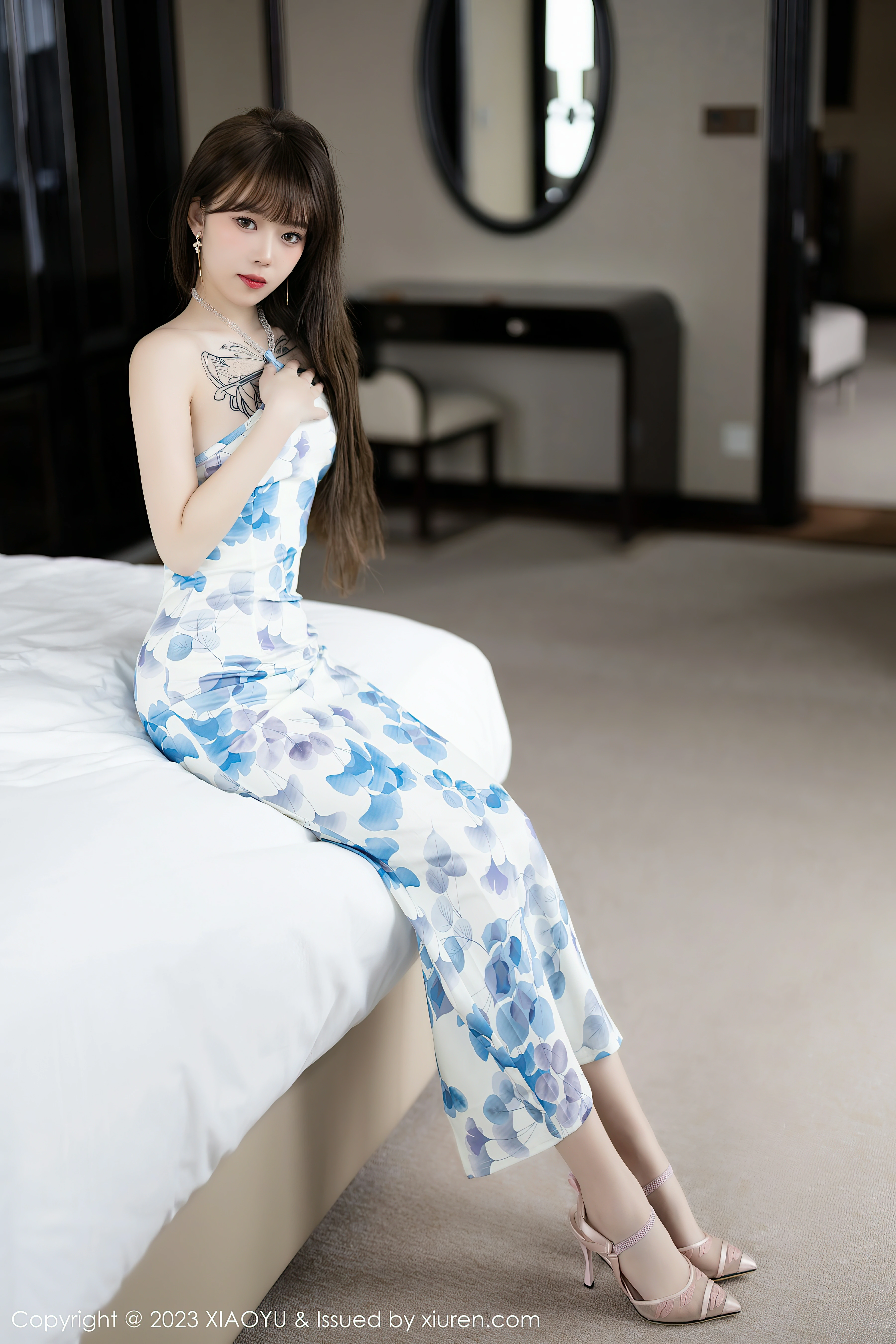 [XIAOYU语画界]YU20230314VOL0985 奶瓶 白色旗袍与粉色内衣加肉丝美腿性感私房写真集,0001