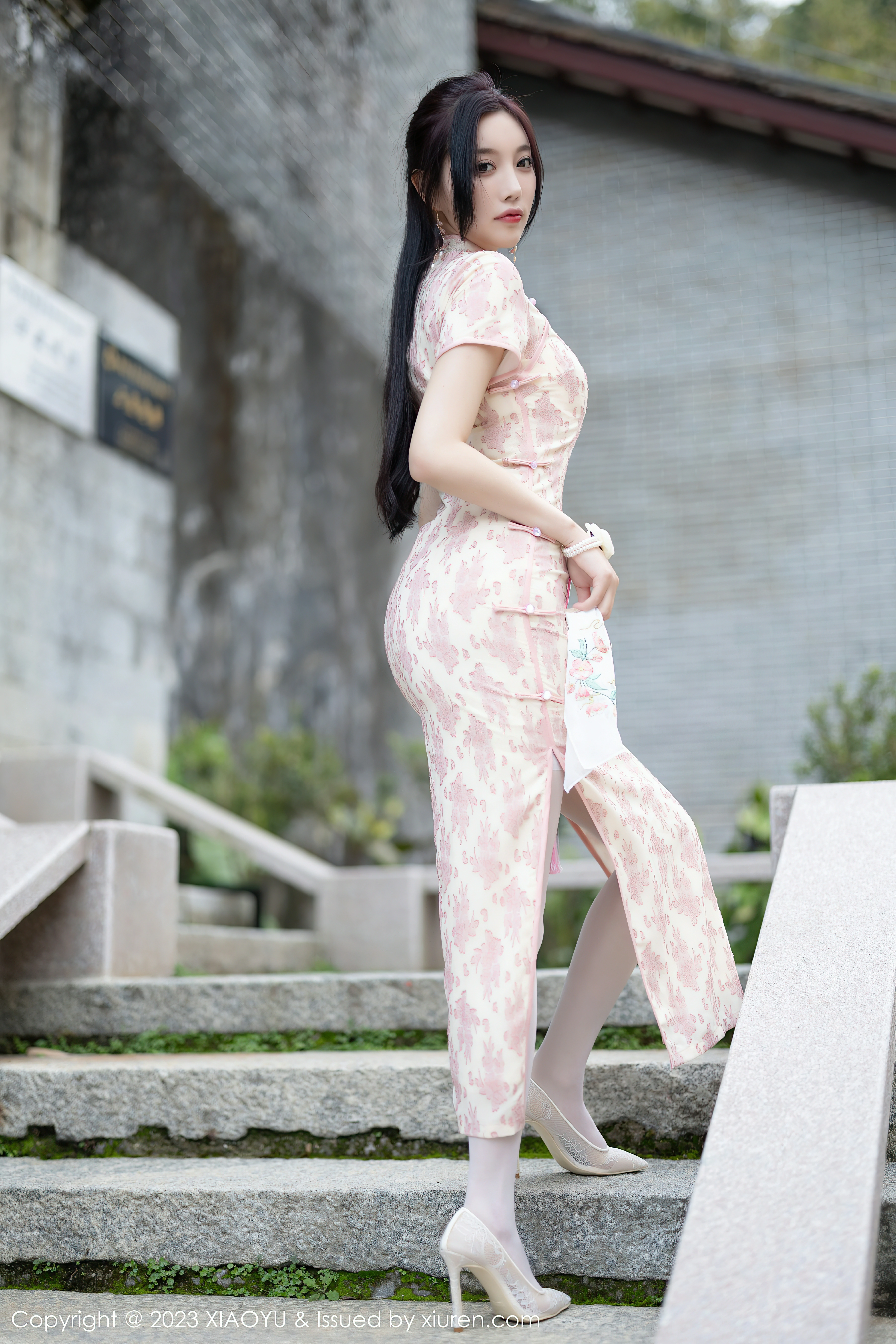[XIAOYU语画界]YU20230324VOL0993 杨晨晨Yome 粉色旗袍与镂空睡衣加丝袜美腿性感私房写真集,0004