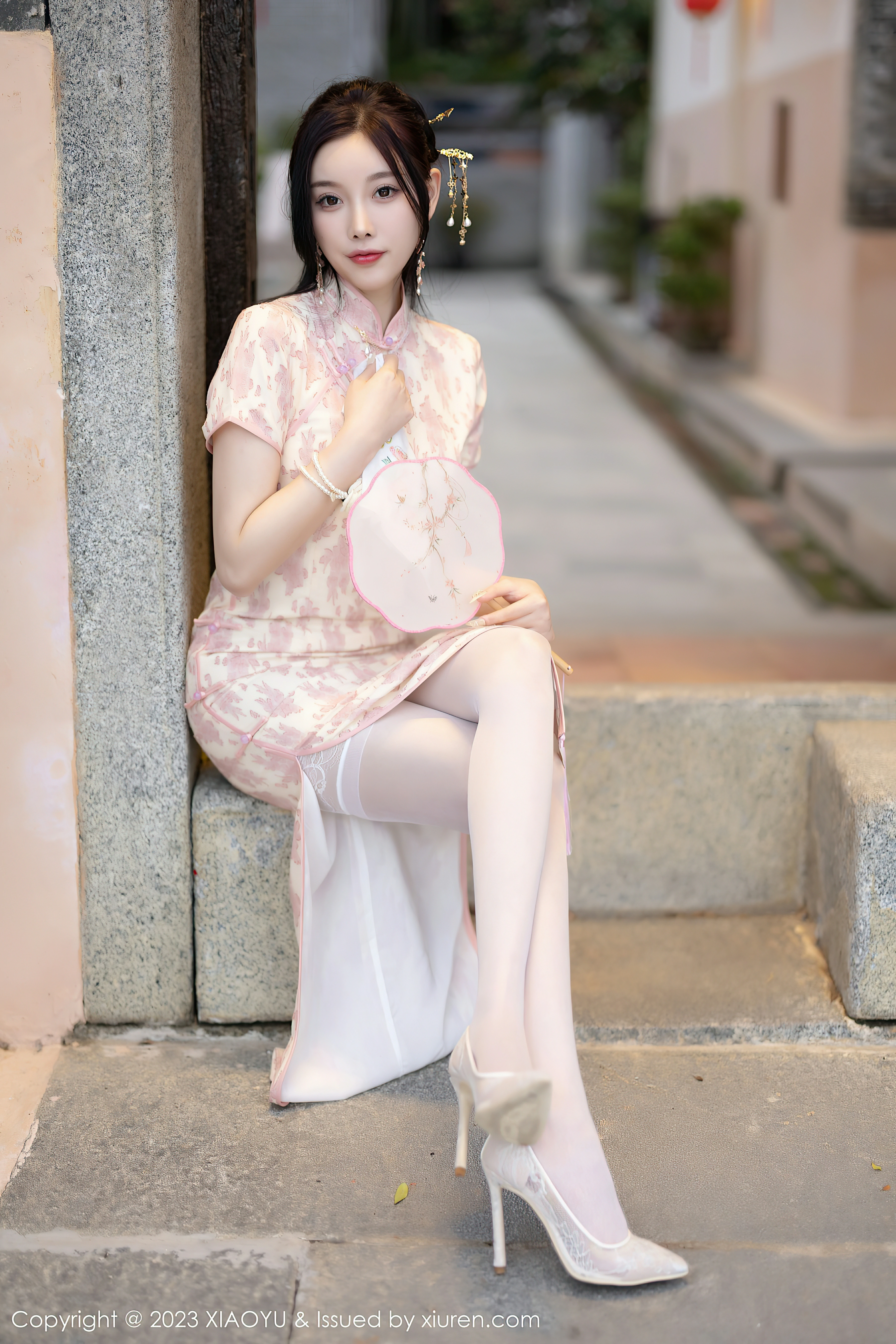 [XIAOYU语画界]YU20230324VOL0993 杨晨晨Yome 粉色旗袍与镂空睡衣加丝袜美腿性感私房写真集,0011
