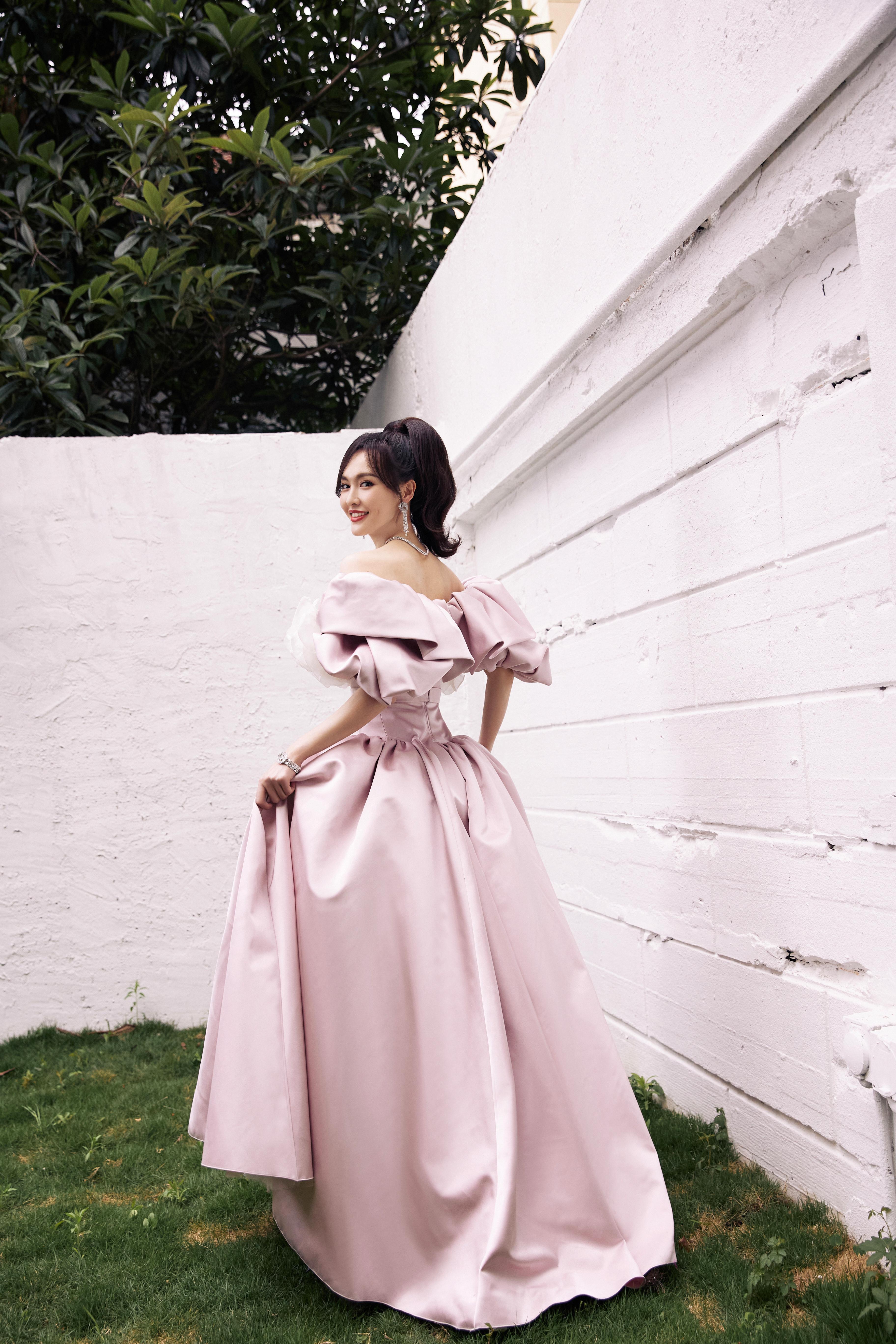 唐嫣粉色束腰裙造型复古优雅 白色大花朵点缀温柔甜美,1 (2)