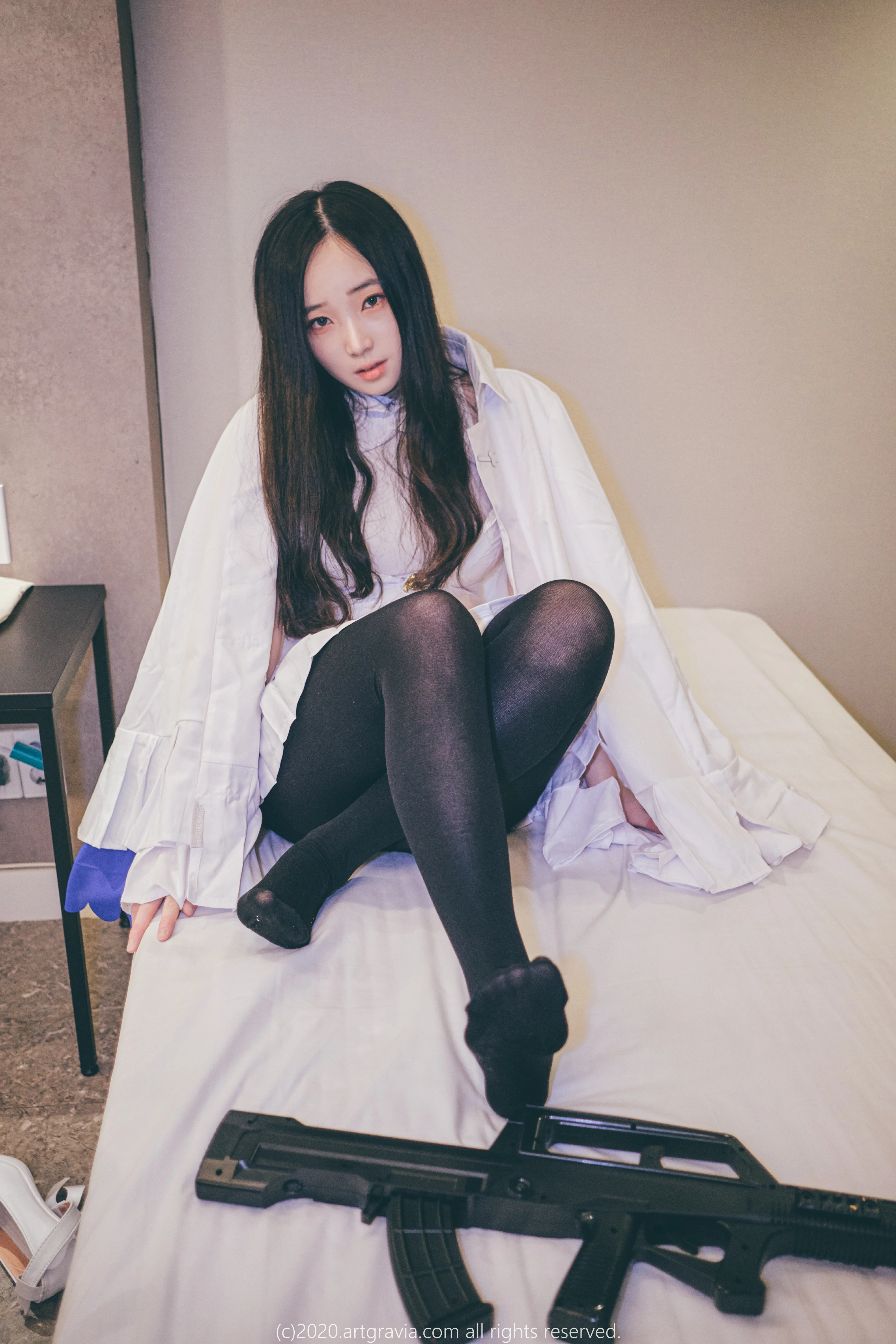 韩国网络美女Bambi(밤비) 白色95式旗袍加黑丝美腿性感私房写真集,44