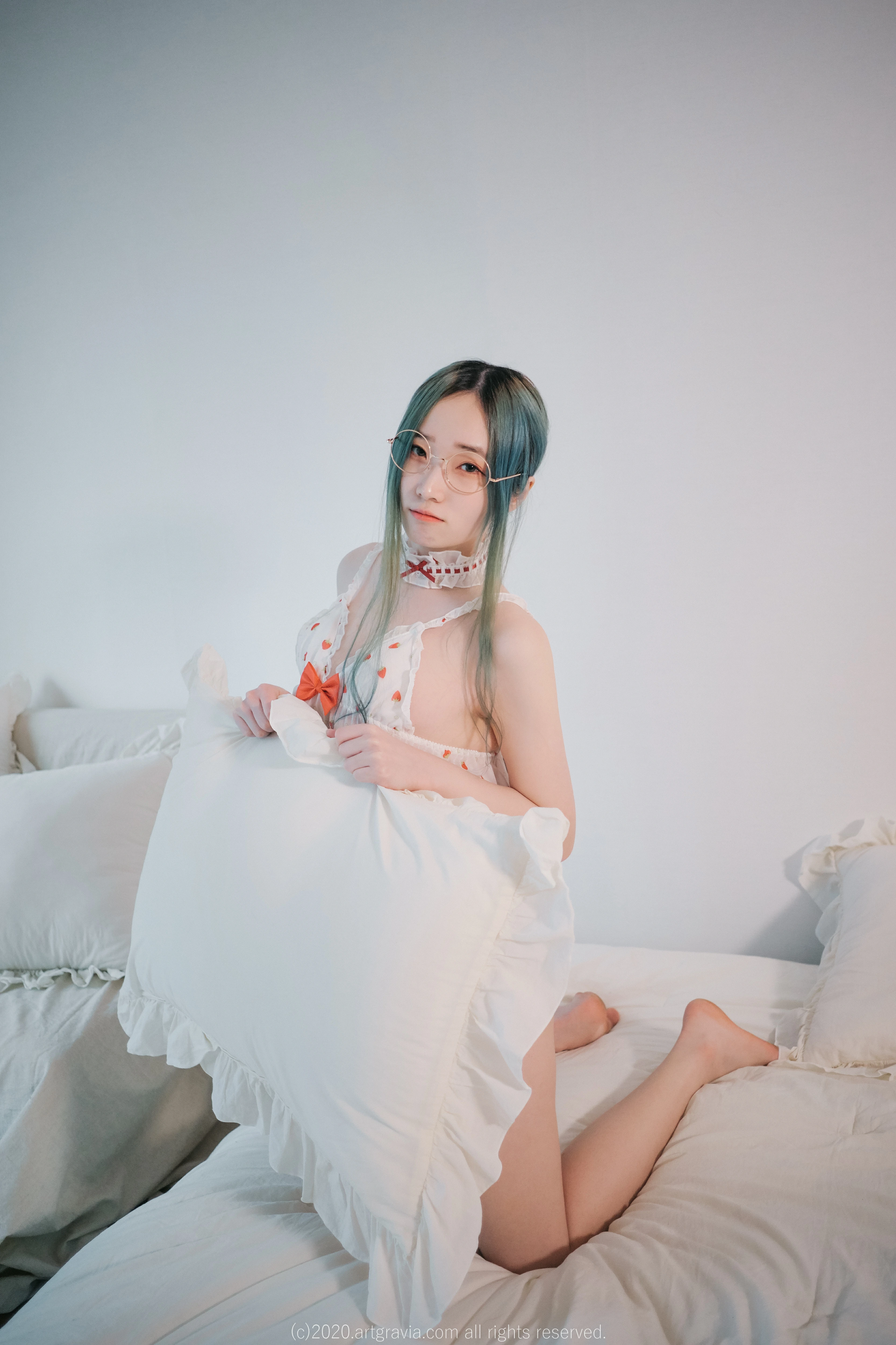 韩国网络美女Bambi(밤비) 黑色紧身连衣裙与白色情趣草莓内衣性感私房写真集,54