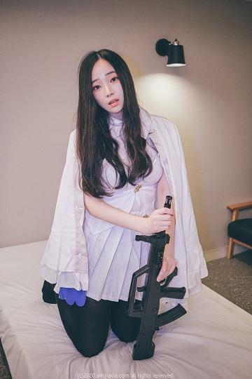 韩国网络美女Bambi(밤비) 白色95式旗袍加黑丝美腿性感私房写真集
