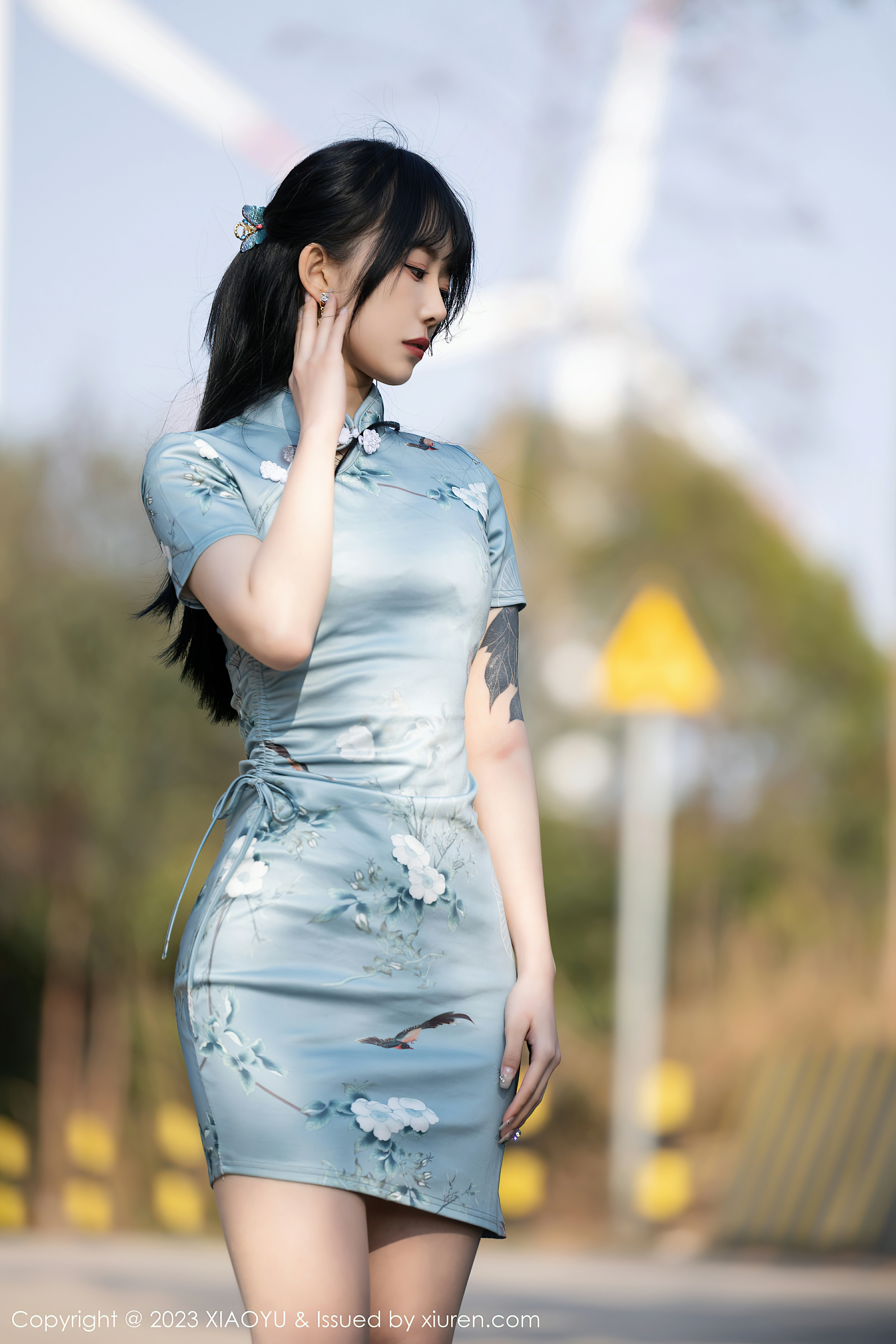 [XIAOYU语画界]YU20230330VOL0997 奶瓶. 淡蓝色紧身旗袍与粉色内衣加肉丝美腿性感写真集,0005