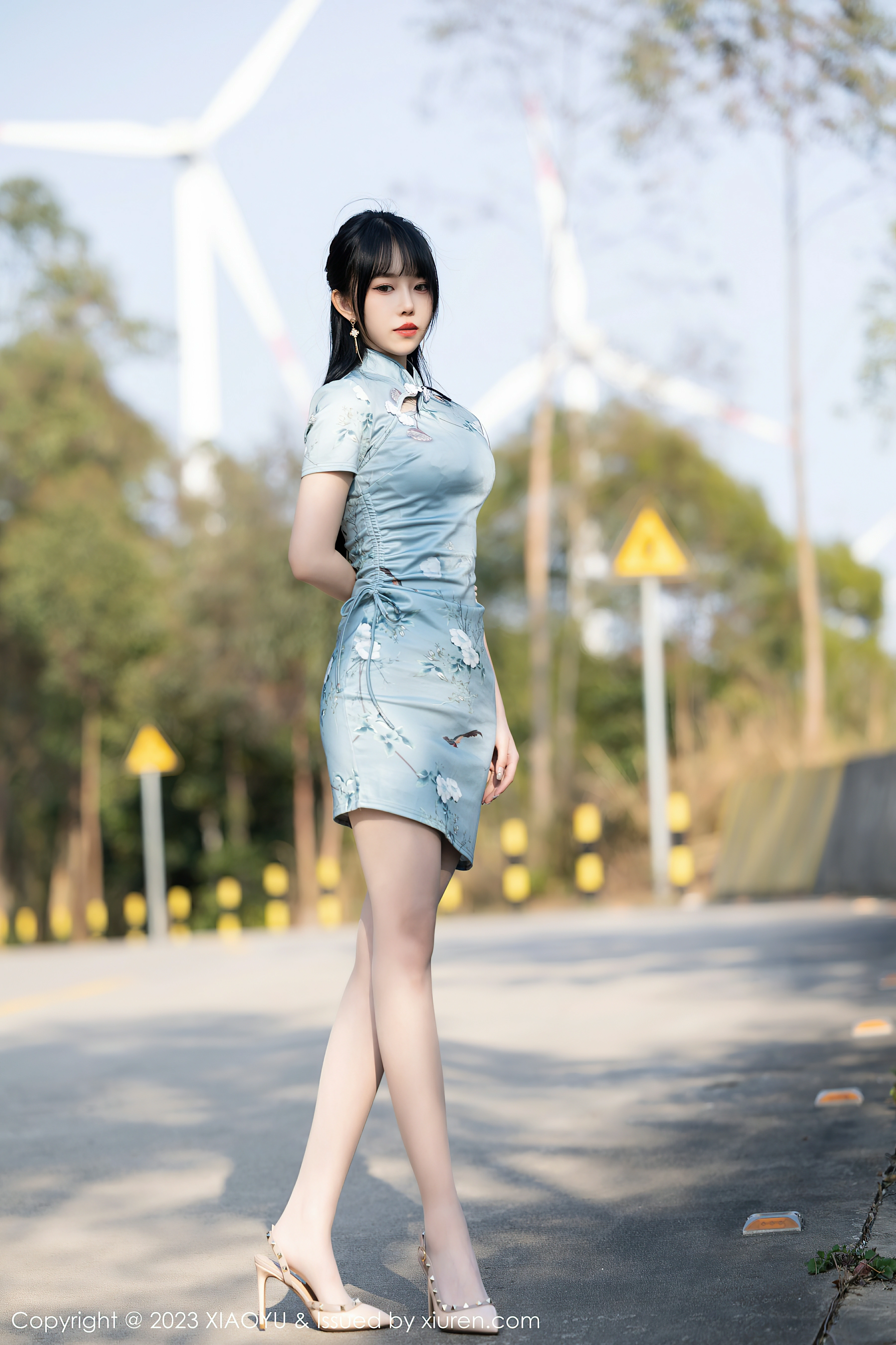 [XIAOYU语画界]YU20230330VOL0997 奶瓶. 淡蓝色紧身旗袍与粉色内衣加肉丝美腿性感写真集,0006