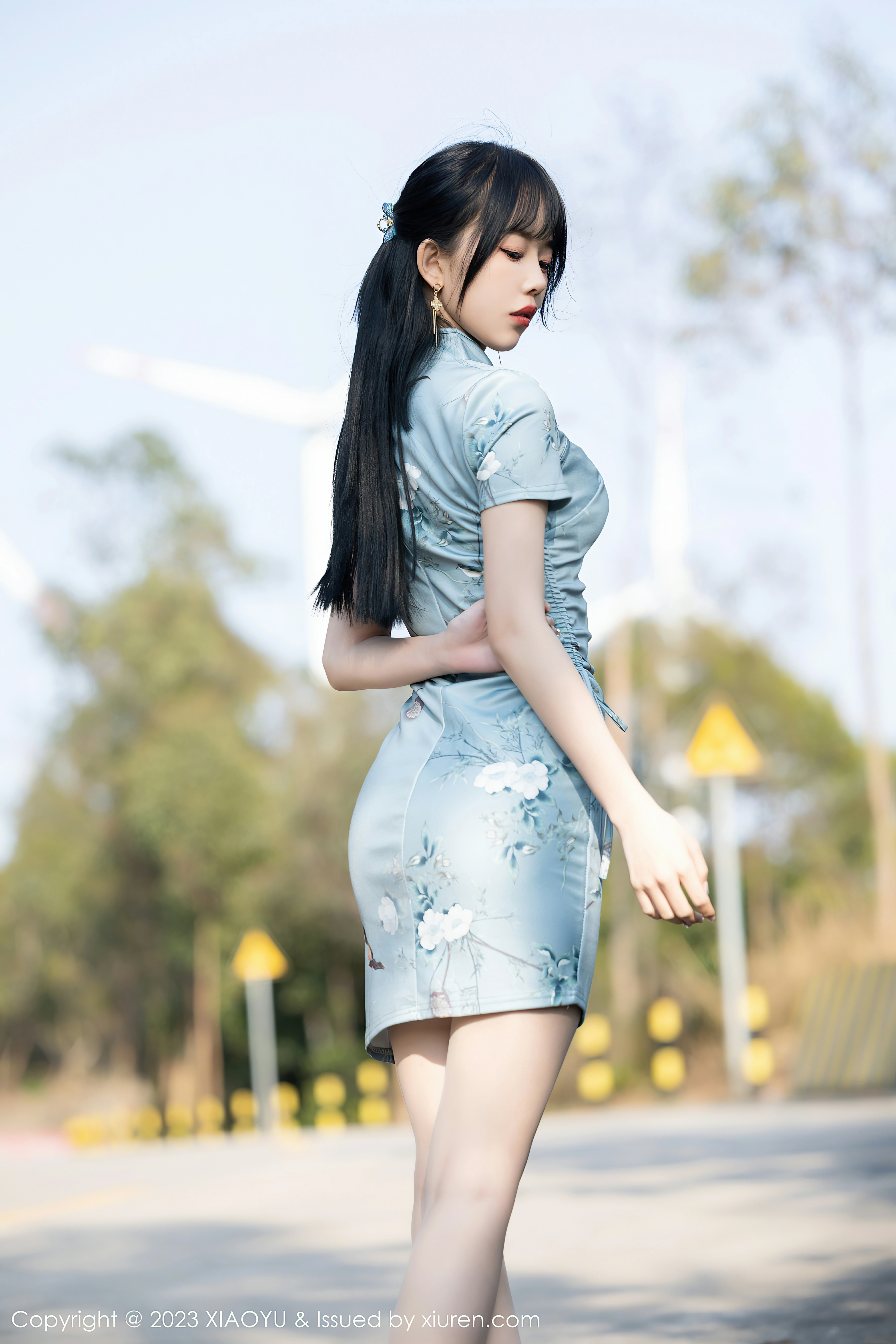 [XIAOYU语画界]YU20230330VOL0997 奶瓶. 淡蓝色紧身旗袍与粉色内衣加肉丝美腿性感写真集,0010