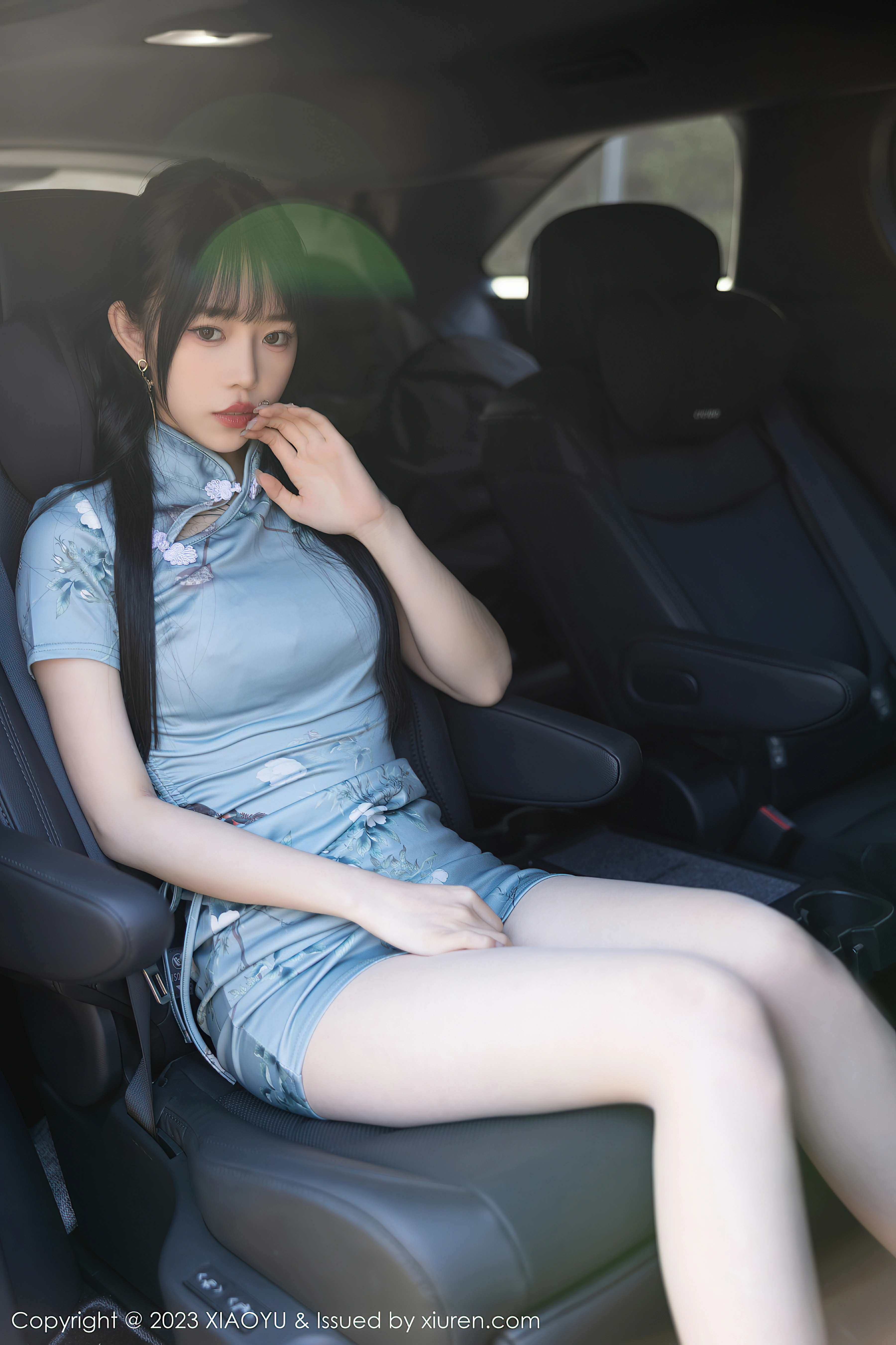 [XIAOYU语画界]YU20230330VOL0997 奶瓶. 淡蓝色紧身旗袍与粉色内衣加肉丝美腿性感写真集,0014