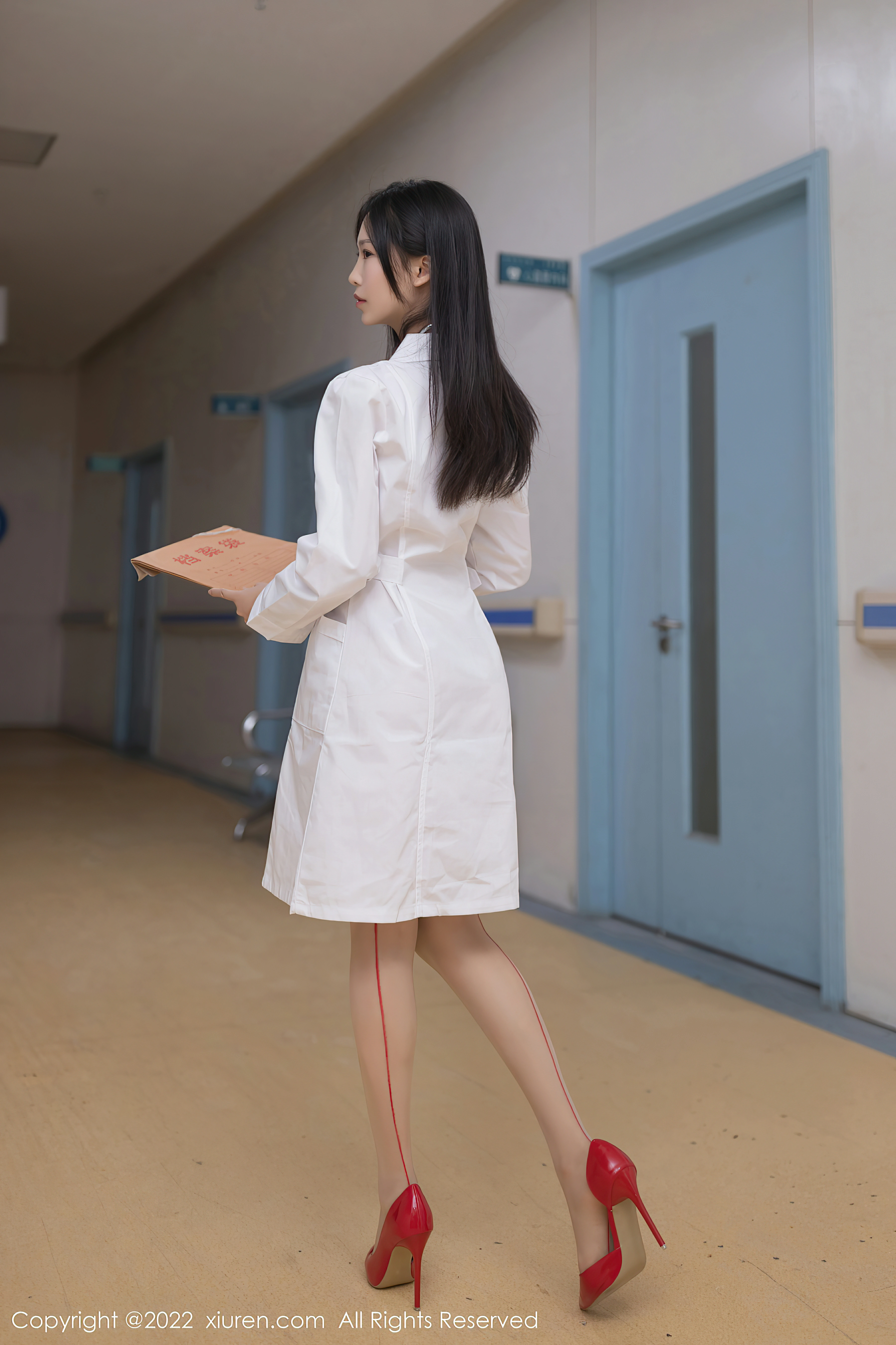 [Xiuren秀人网]XR20220713N05267 利世 白色女护士制服与红色内衣加肉丝美腿性感写真集,0001