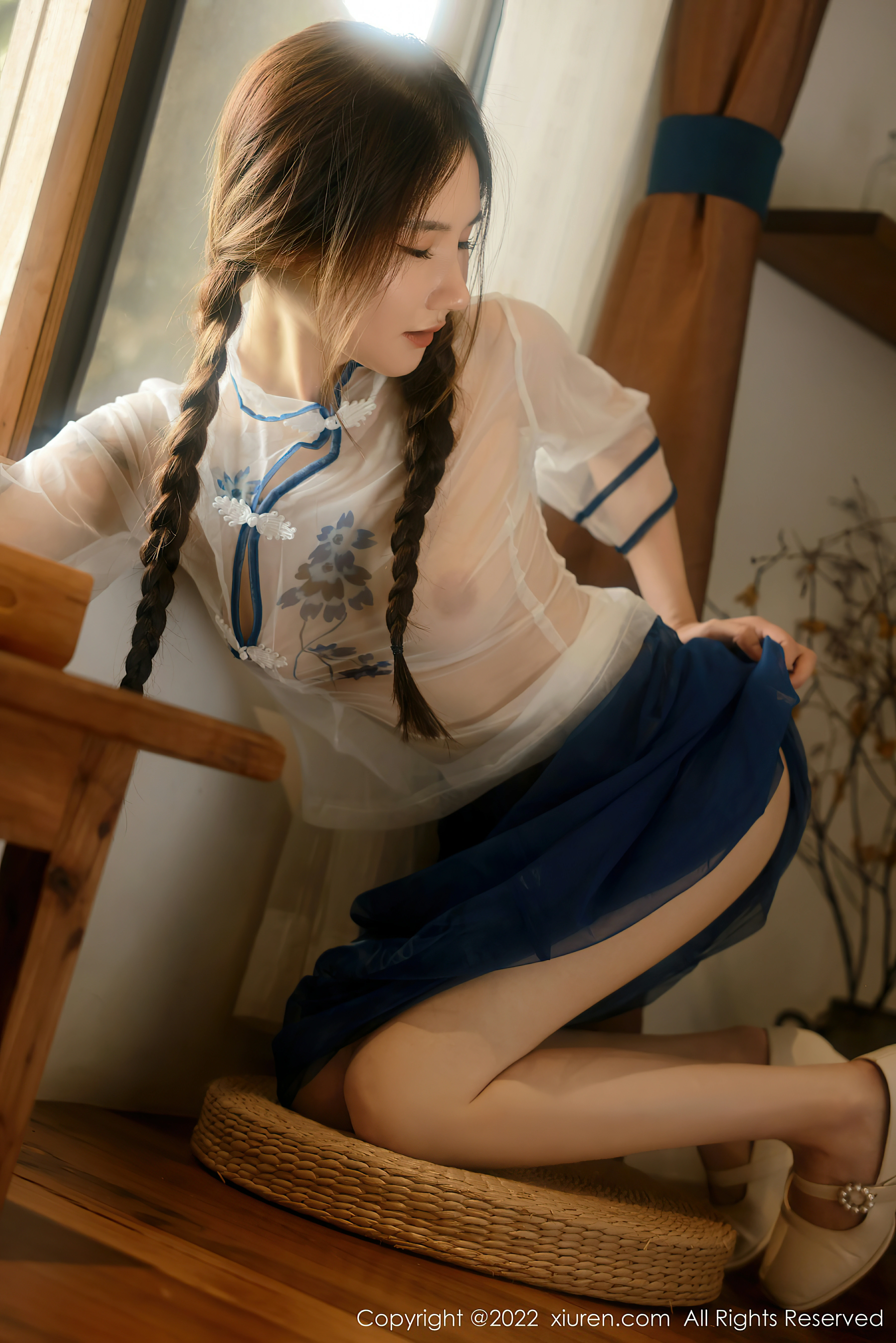[Xiuren秀人网]XR20220718N05287 古月小同学 白色透视旗袍加蓝色短裙性感私房写真集,0011
