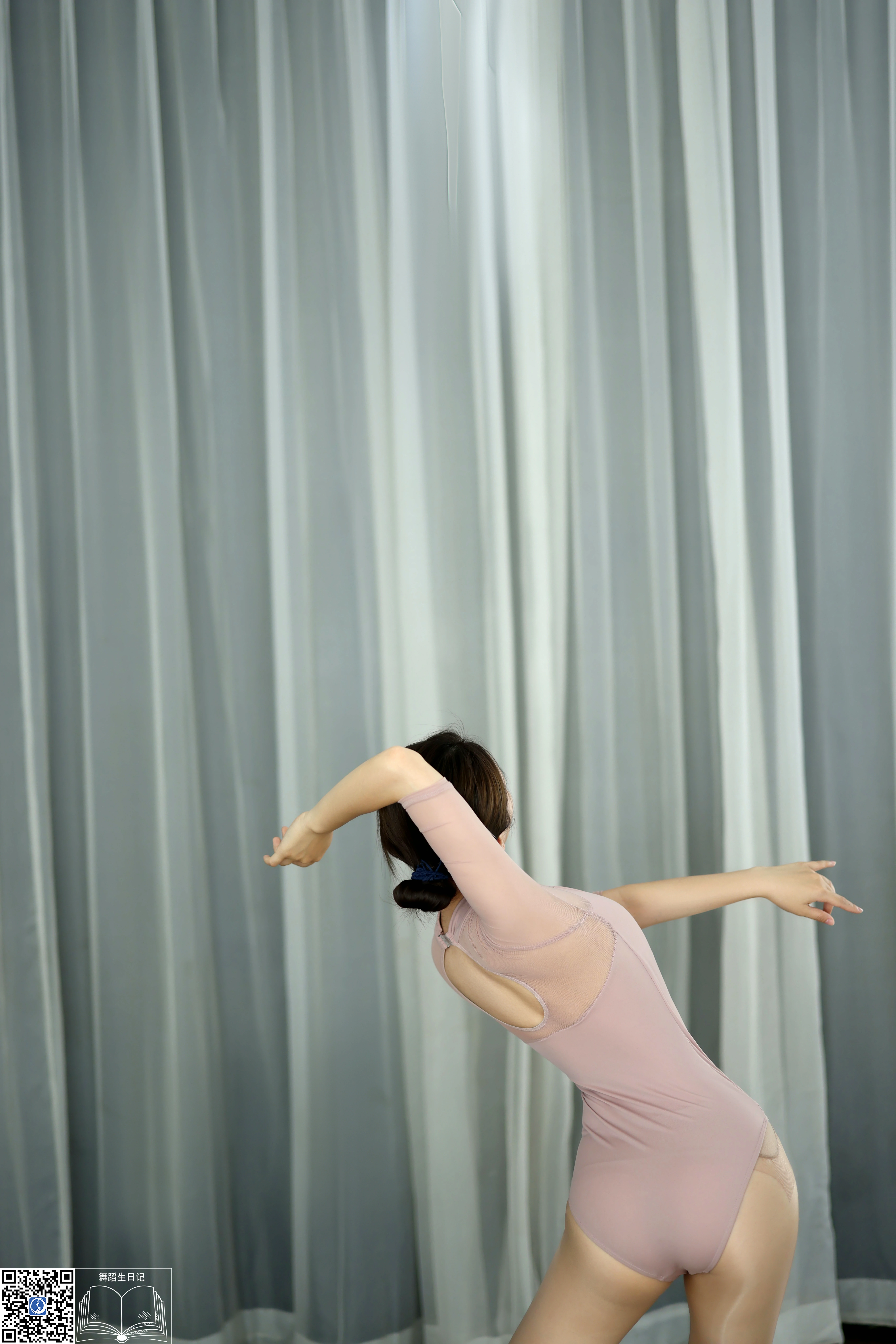 [GALLI嘉丽]舞蹈生日记 058 子琪姐姐 粉色透视体操服加肉丝美腿性感写真集,20