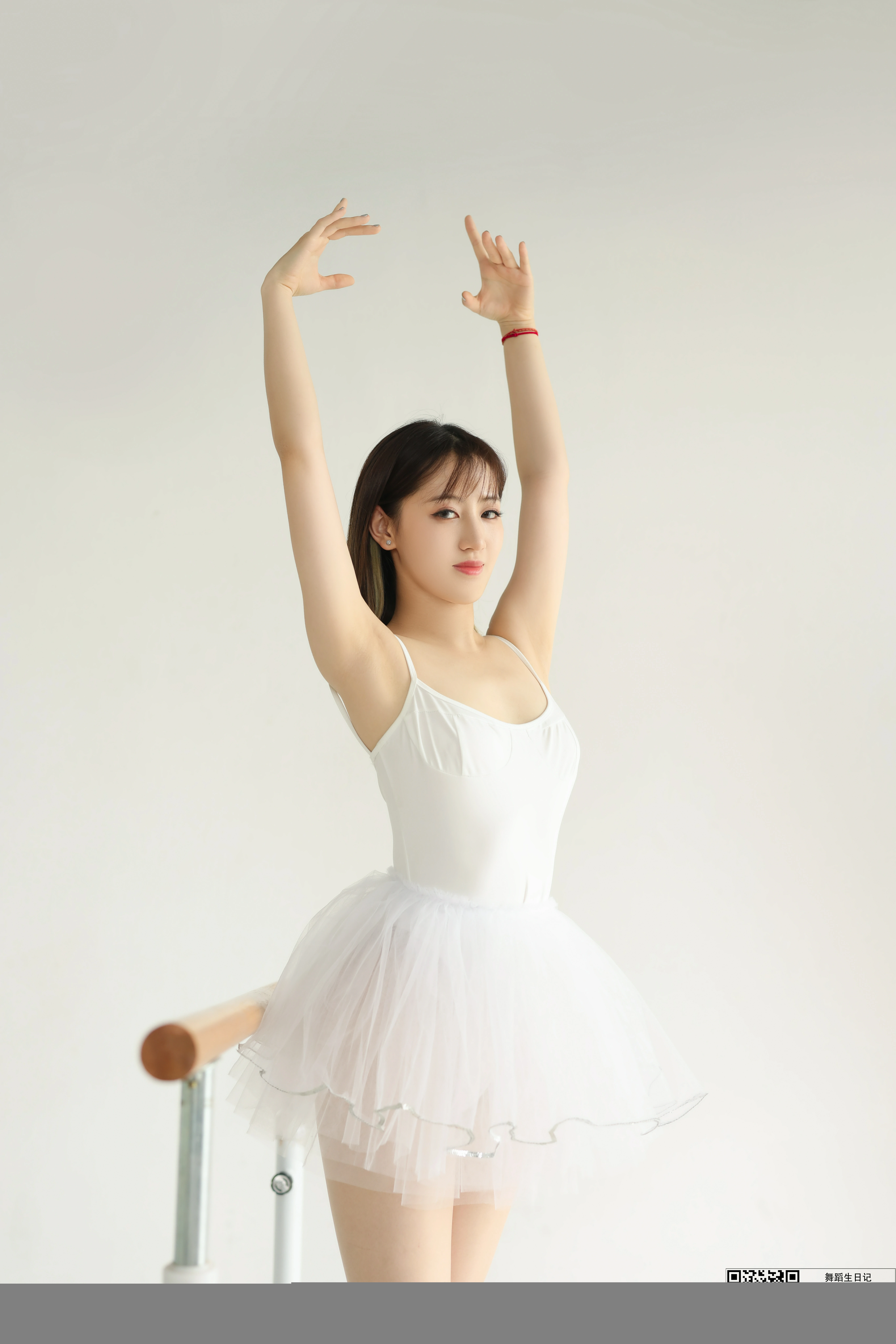[GALLI嘉丽]舞蹈生日记 060 欣美 白色透视吊带芭蕾舞裙加肉丝美腿性感写真集,27