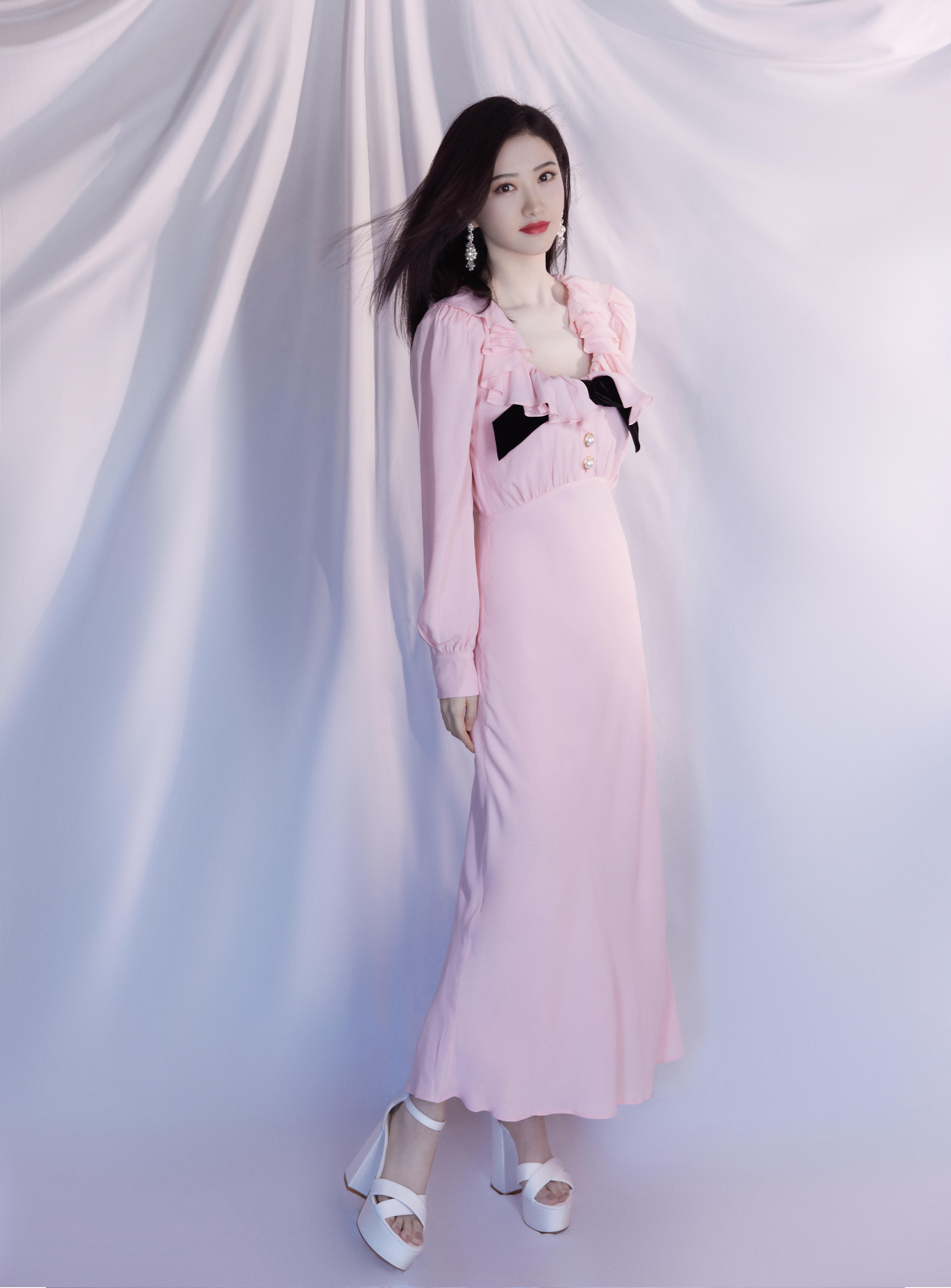 甜美的小公主景甜 分享粉色连身礼服裙娴静写真,1 (9)