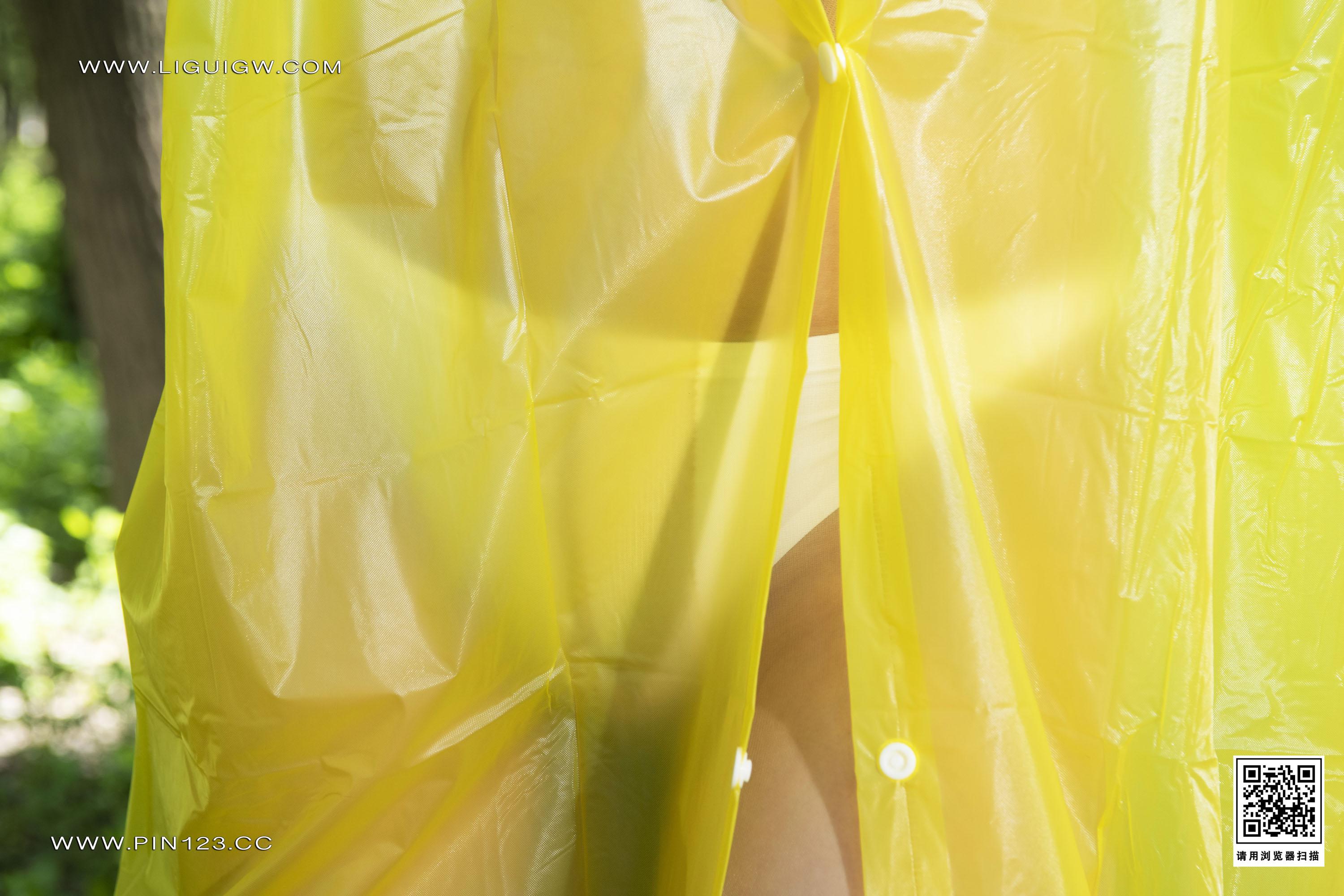 [Ligui丽柜]2023.07.24 绿野颜丝 克拉拉 黄色雨衣与白色内衣加肉丝美腿性感写真集,0003