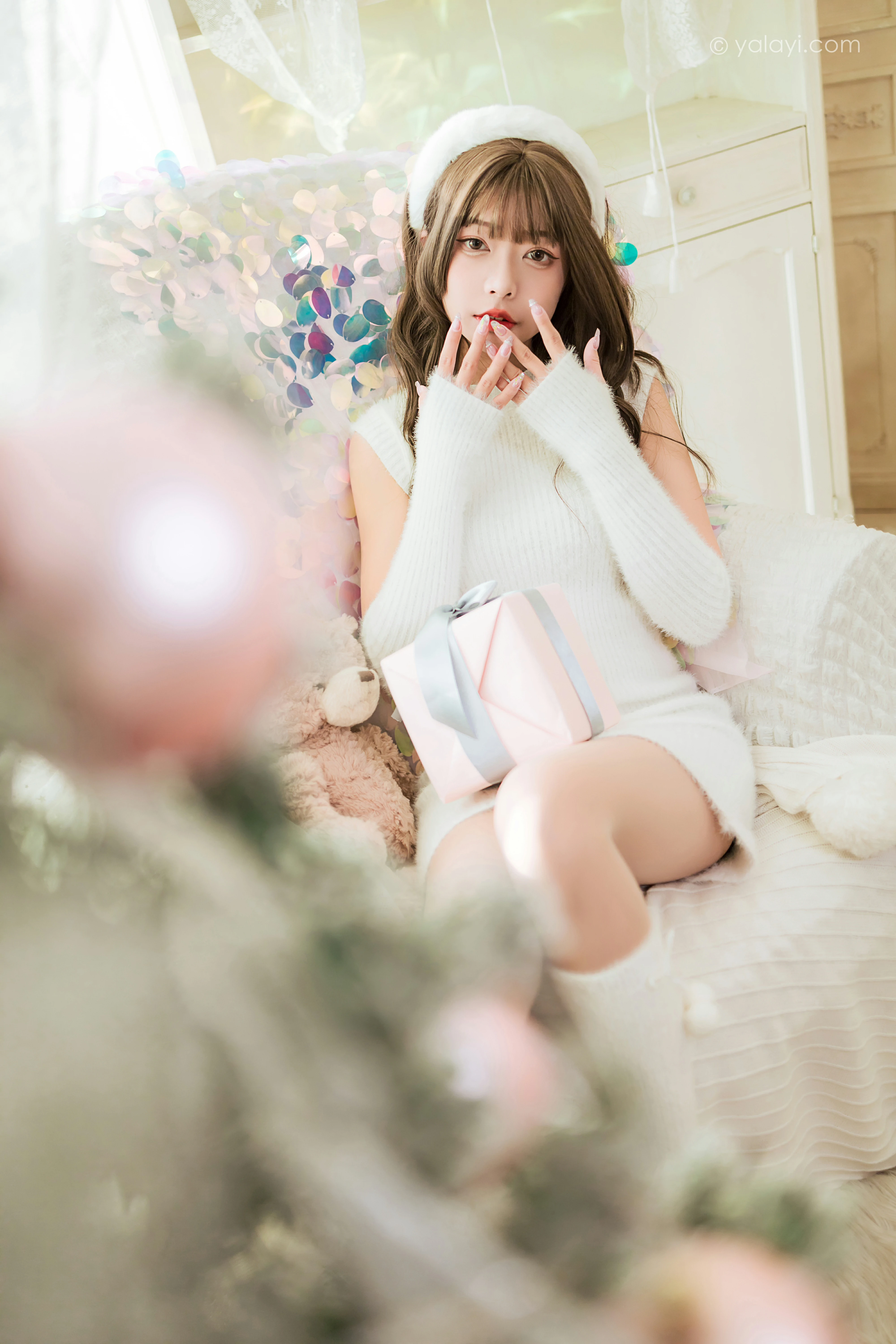 [YALAYI雅拉伊]2021.12.17 圣诞礼物 阿禾 白色毛衣裙加白色绵袜居家私房写真集,0032