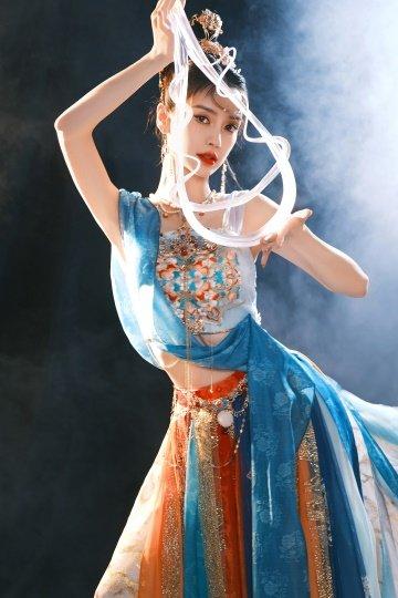 杨颖（Angelababy）敦煌神女造型写真 光影间翩迁起舞似画中人