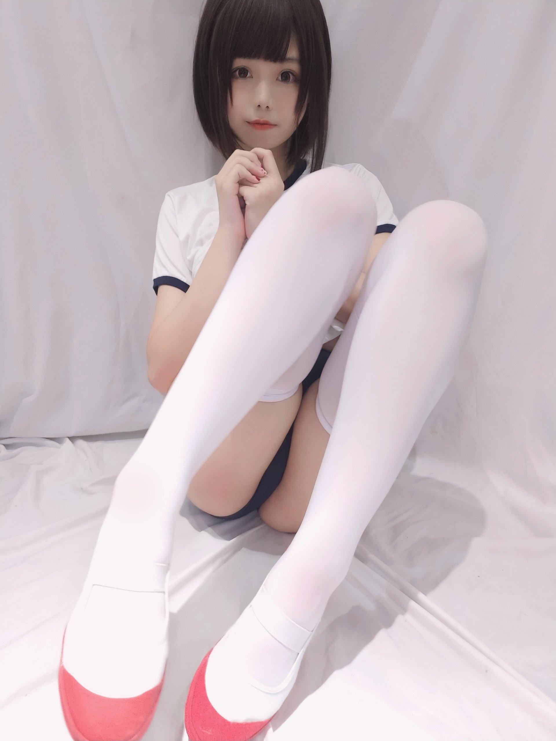 丰满萝莉少女 蜜汁猫裘 白色JK体操服加白色蕾丝内衣性感写真集,0016
