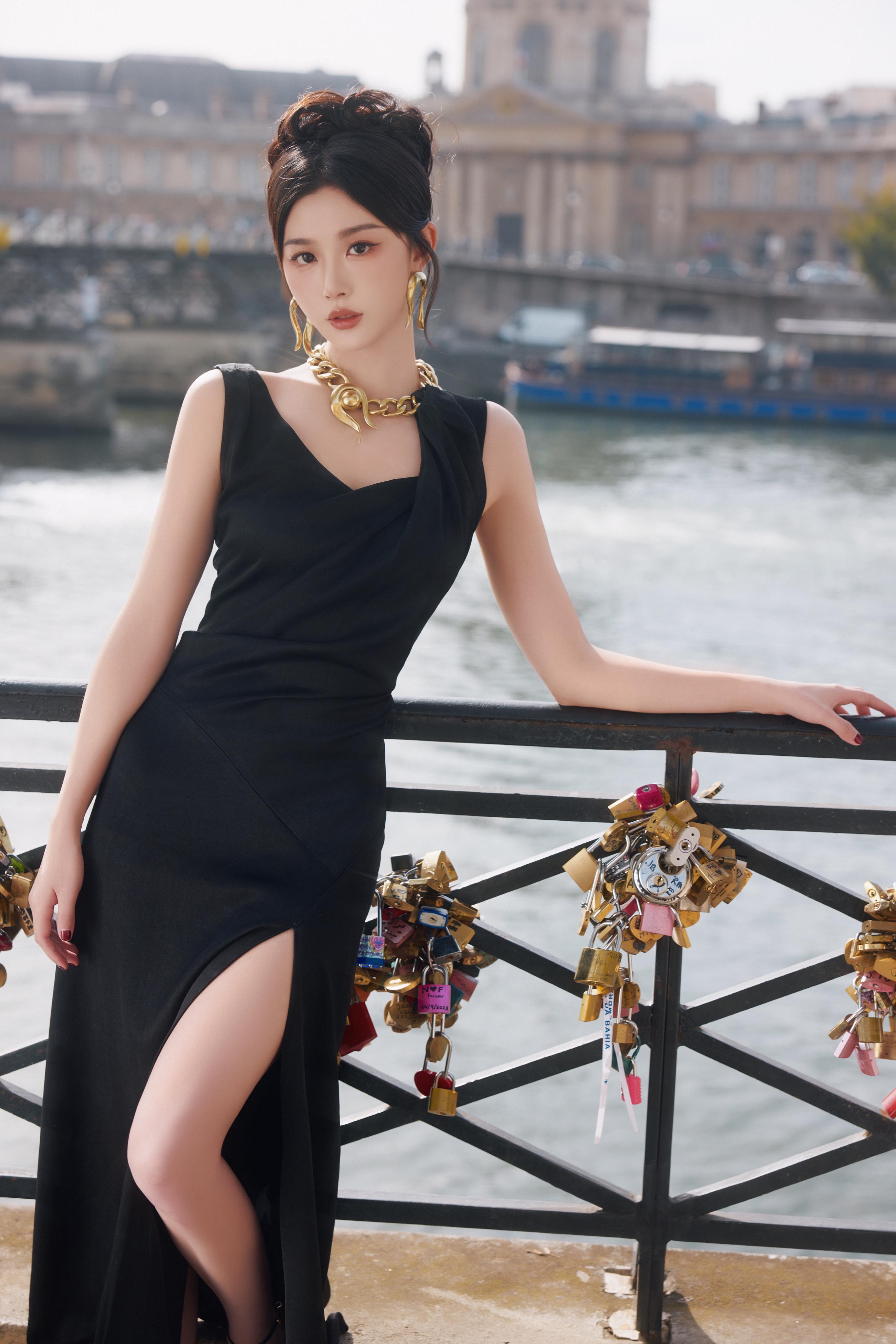 孔雪儿晒时装周造型 黑色礼服裙优雅美丽面庞精致,1 (8)