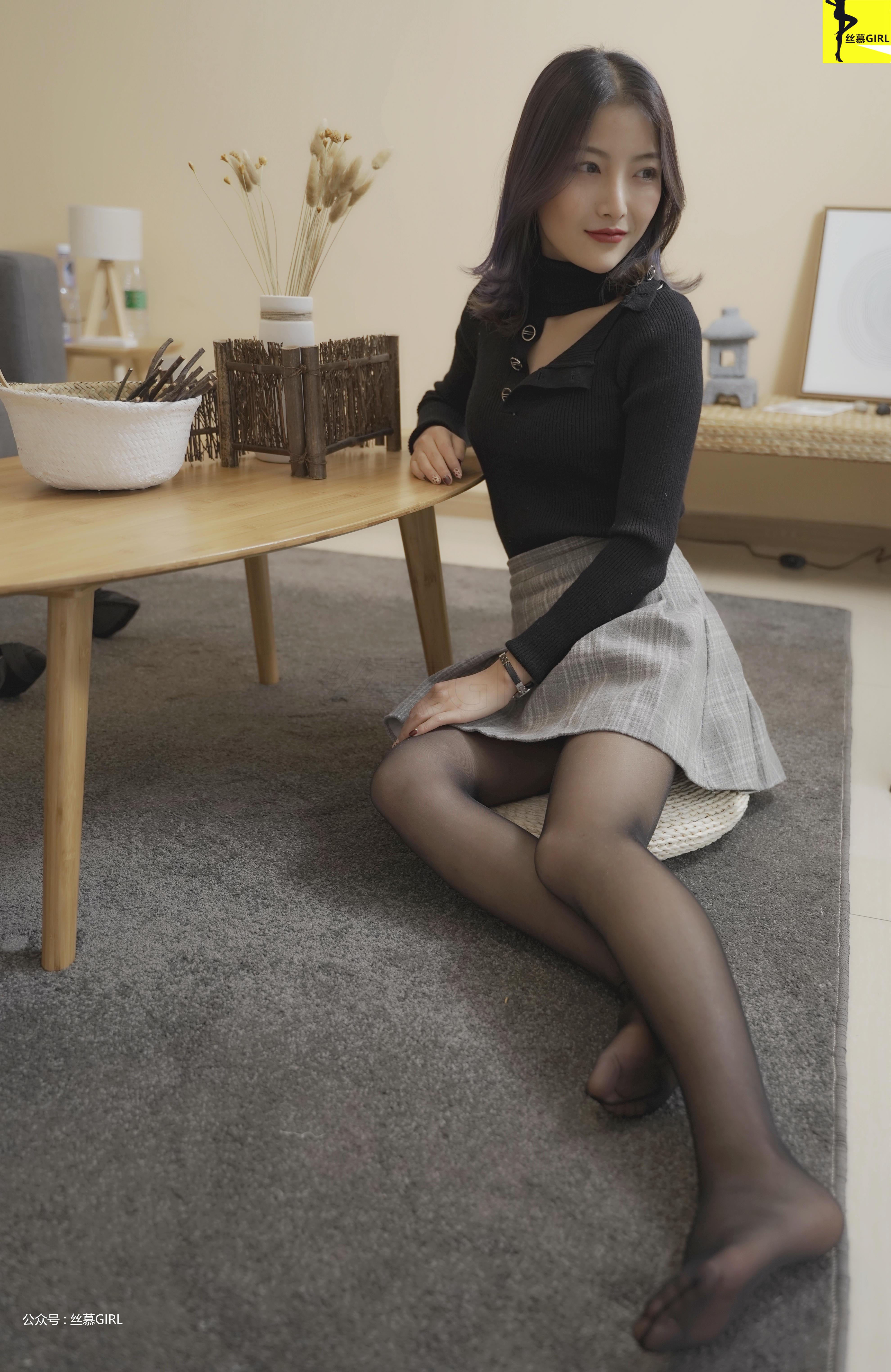[丝慕GIRL]NO.036 《幸福的葫芦》 夏子楠 黑色毛衣与灰色短裙加黑丝美腿性感私房写真集,14