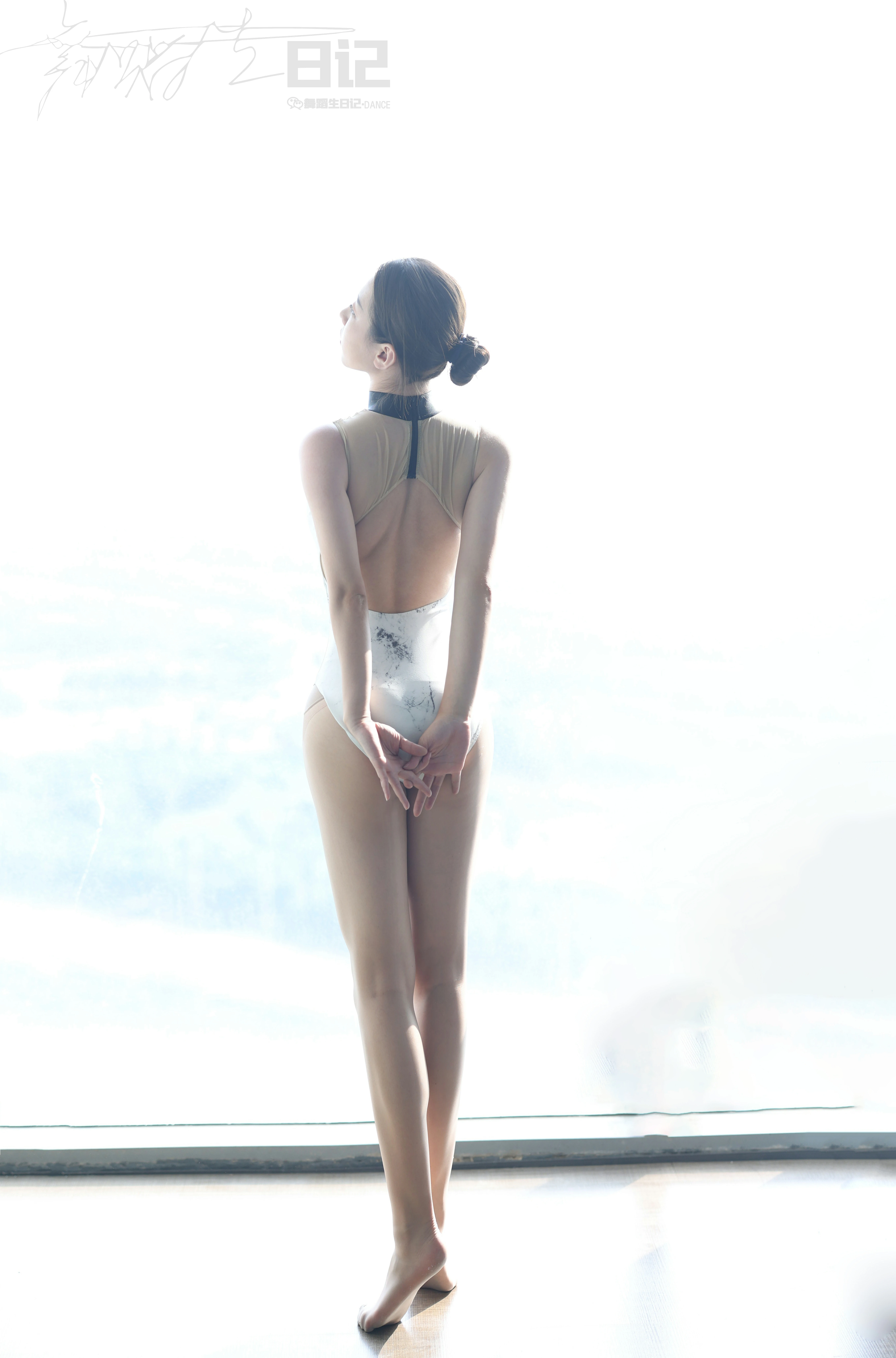 [GALLI嘉丽]舞蹈生日记 068 - 子琪姐姐 白色紧身体操服加肉丝美腿性感私房写真集,0016