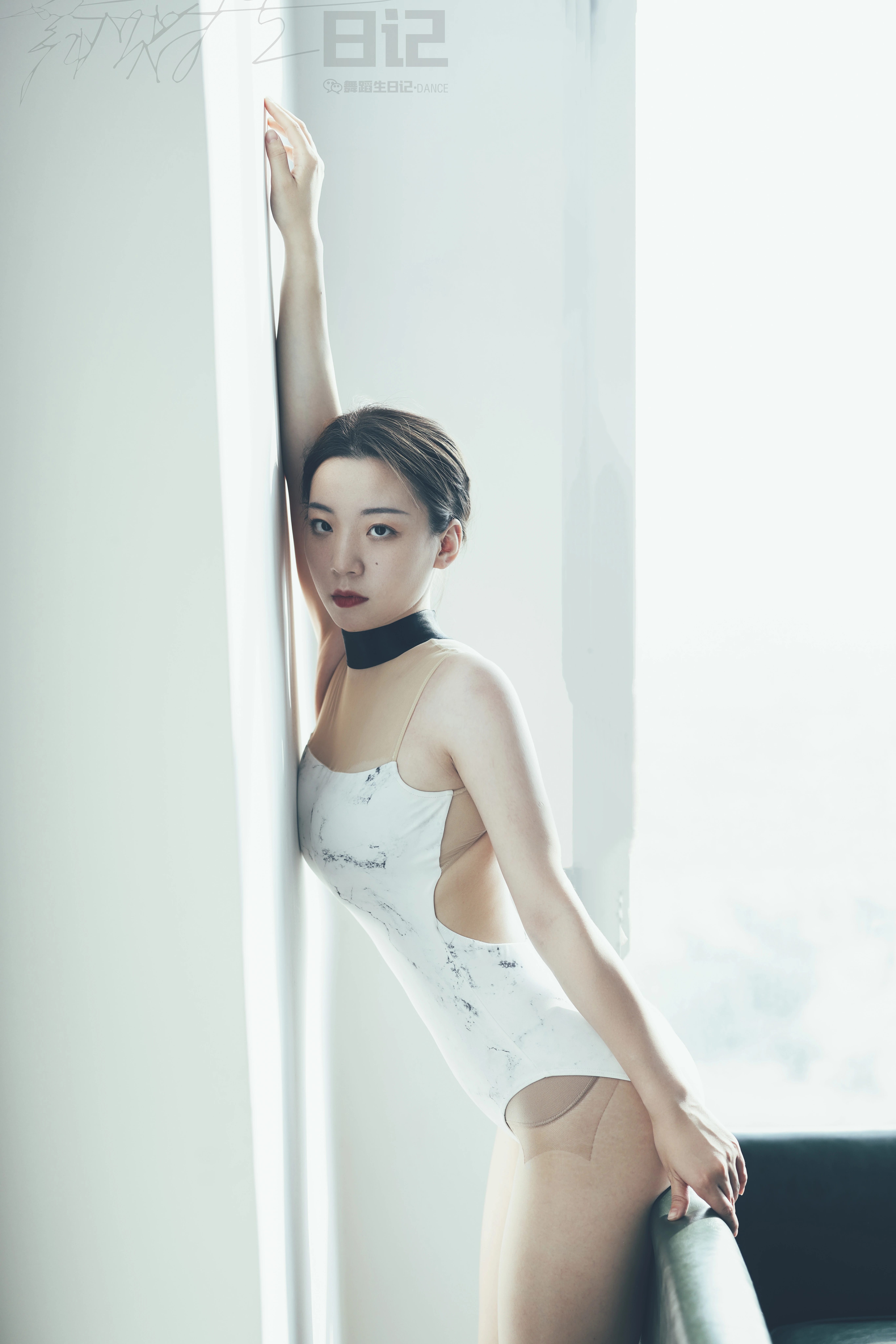 [GALLI嘉丽]舞蹈生日记 068 - 子琪姐姐 白色紧身体操服加肉丝美腿性感私房写真集,0028