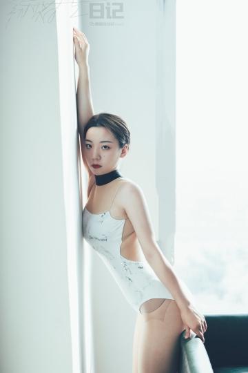 [GALLI嘉丽]舞蹈生日记 068 - 子琪姐姐 白色紧身体操服加肉丝美腿性感私房写真集