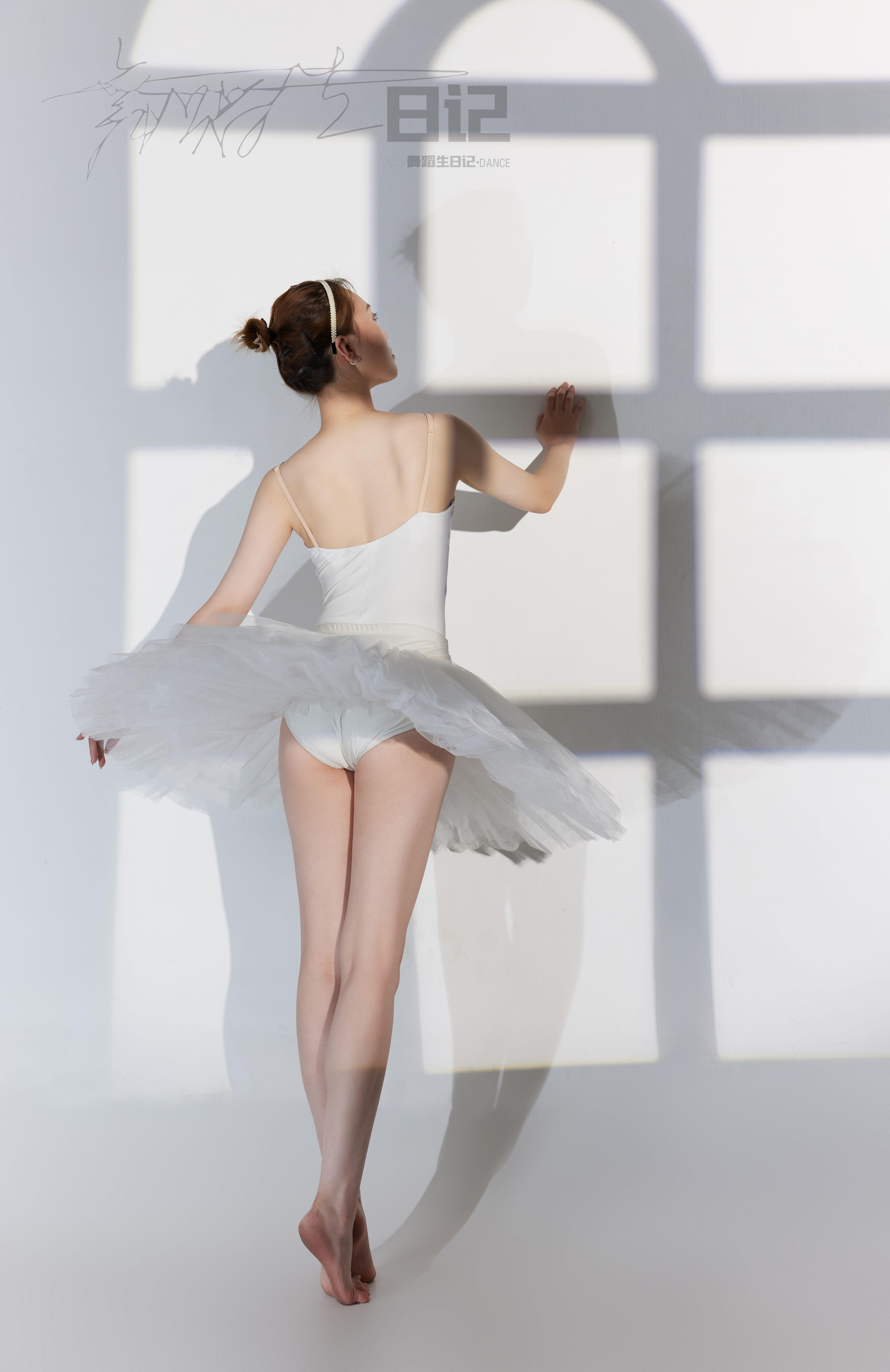 [GALLI嘉丽]舞蹈生日记 080 - 高雯雯 白色吊带芭蕾舞裙性感私房写真集,0003