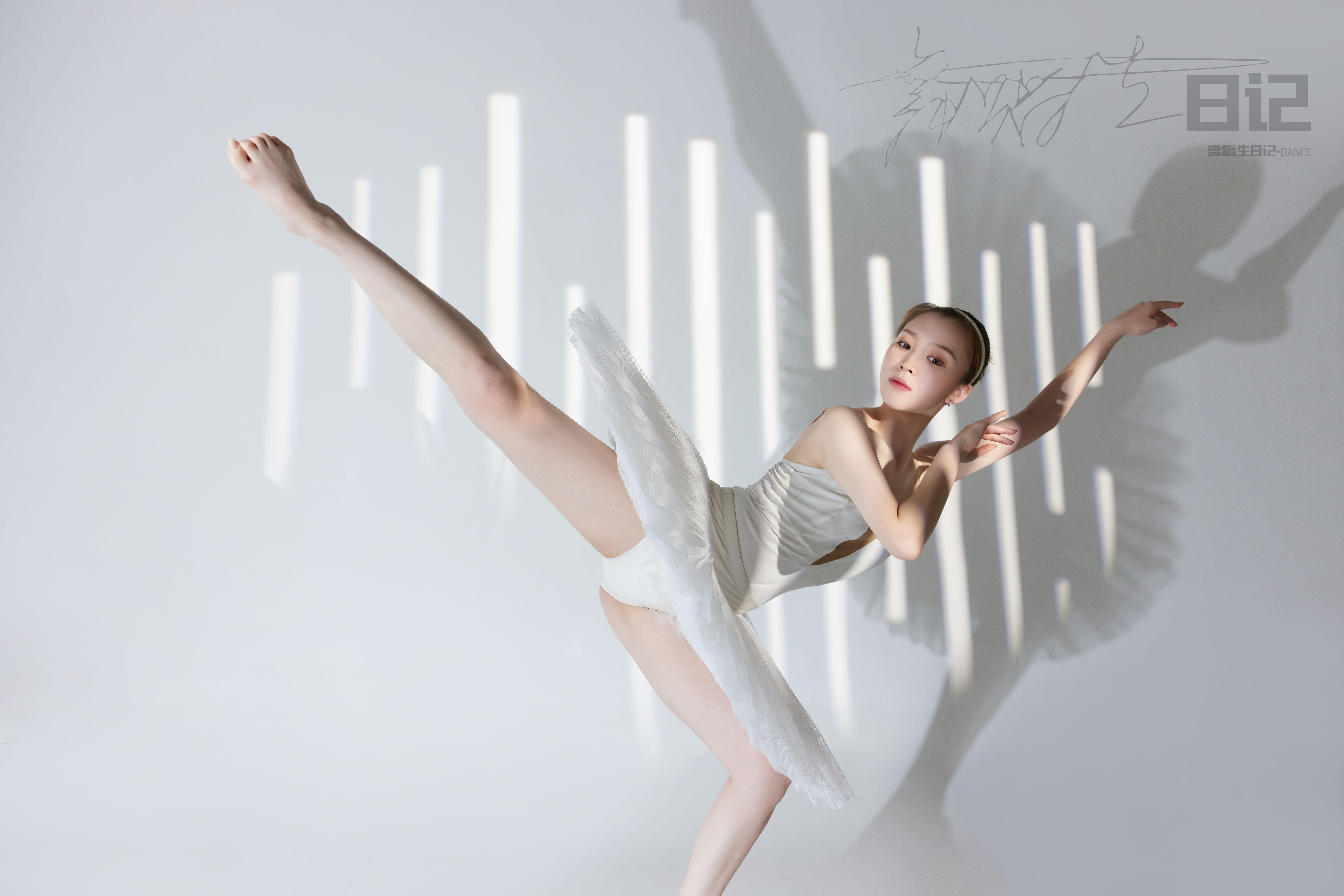 [GALLI嘉丽]舞蹈生日记 080 - 高雯雯 白色吊带芭蕾舞裙性感私房写真集,0019