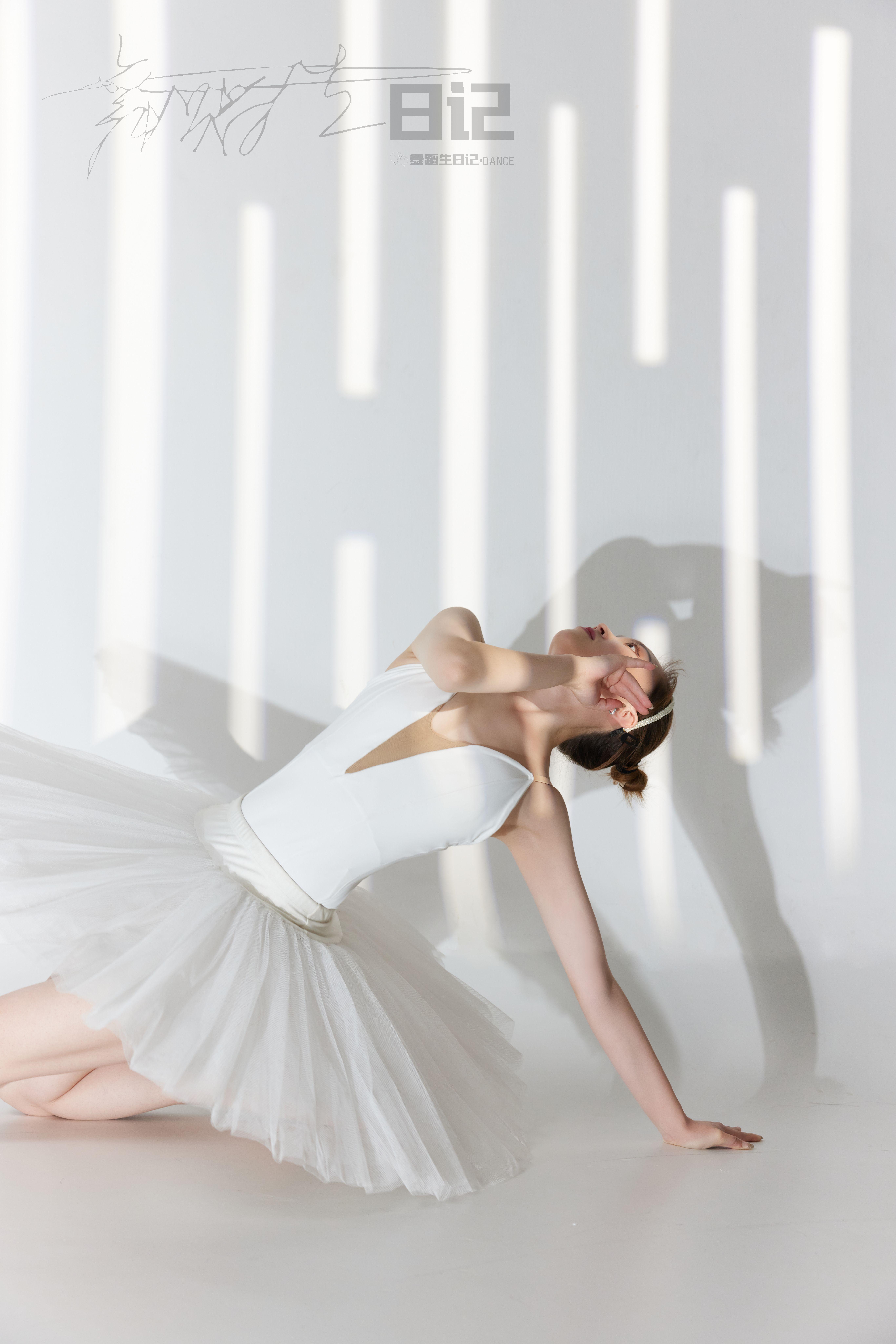 [GALLI嘉丽]舞蹈生日记 080 - 高雯雯 白色吊带芭蕾舞裙性感私房写真集,0025