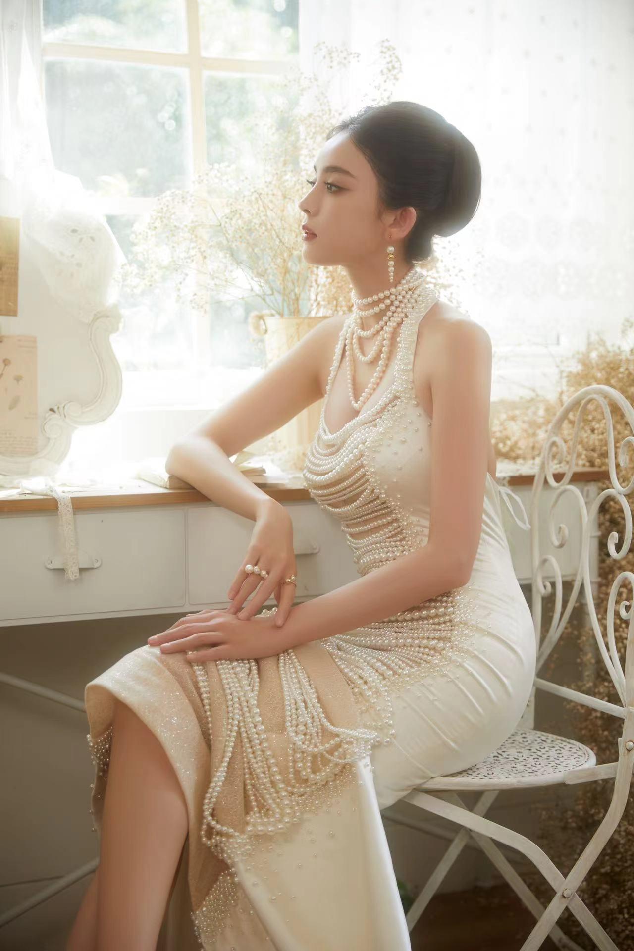 古力娜扎最新性感写真美图 挂脖珍珠裙，奢华典雅，婀娜浪漫,1 (0)
