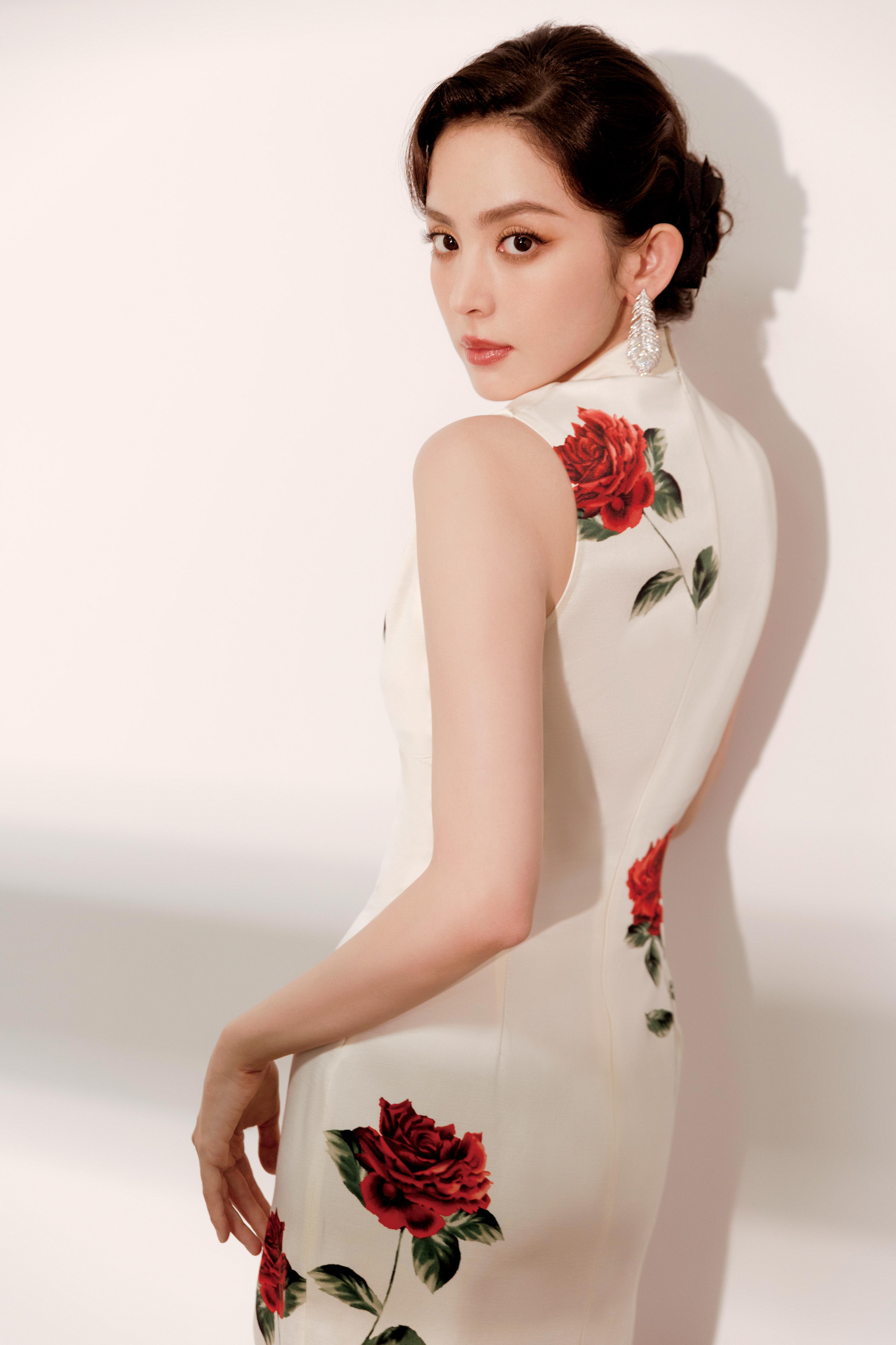 古力娜扎成熟优雅写真大片 白色收身中空连衣裙性感迷人,1 (3)