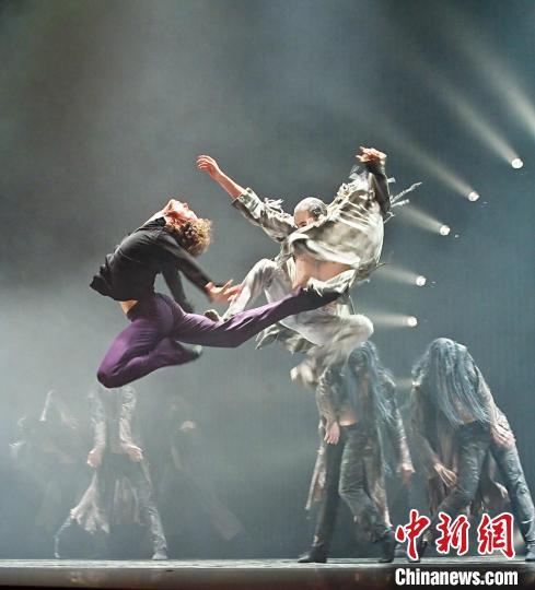 世界顶级艾夫曼芭蕾舞团《叶甫盖尼·奥涅金》剧照。天桥剧场供图