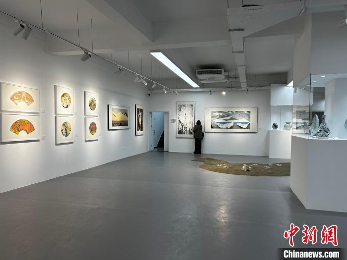 “游走——刘巨德艺术作品展”在京举办。悦阳摄