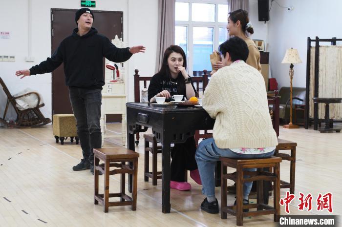 上海话版舞台剧《长恨歌》首次公开排练现场。中新网记者 殷立勤 摄