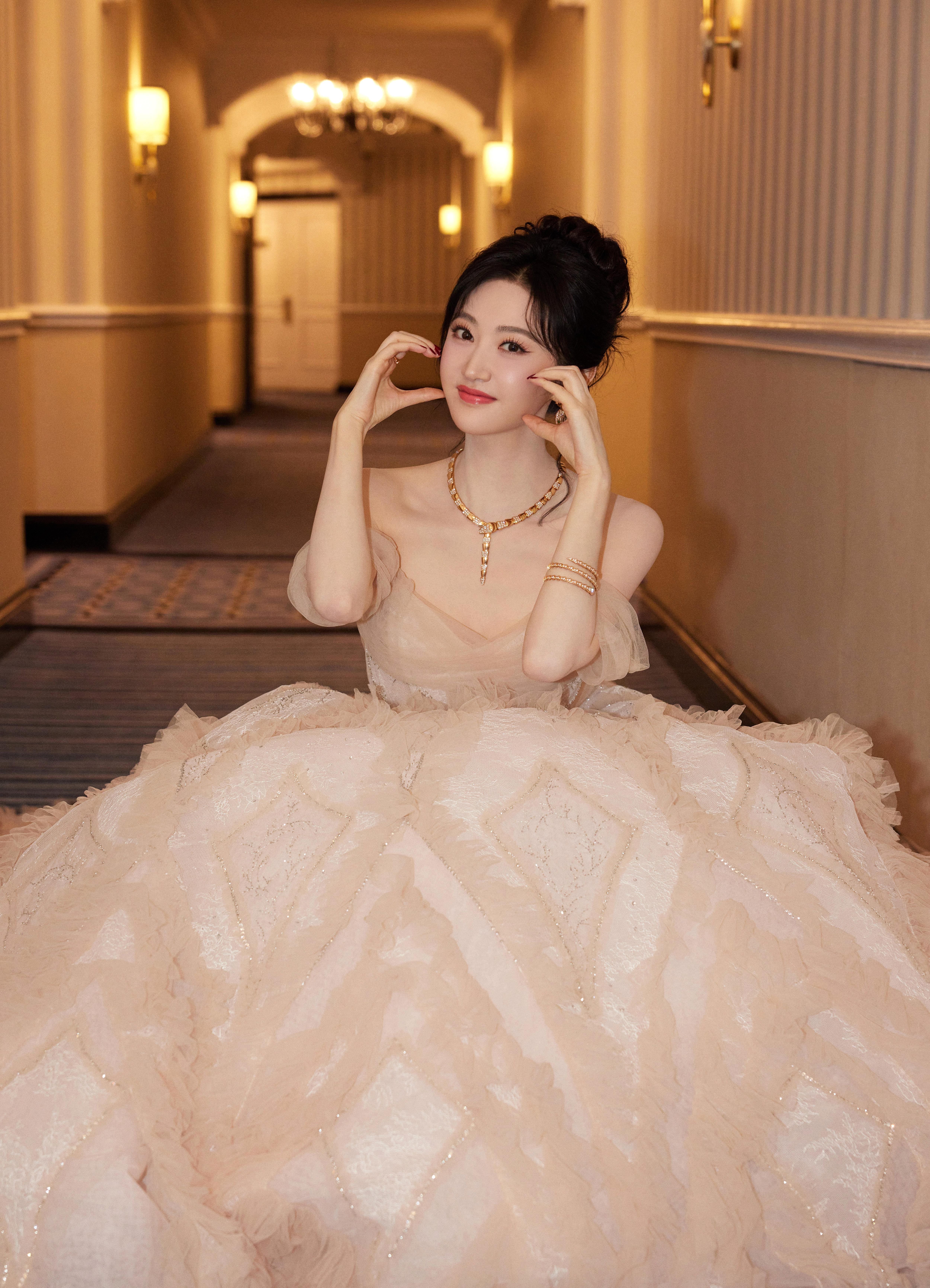甜美公主范 景甜穿白色蓬蓬裙清新怡人,1 (8)